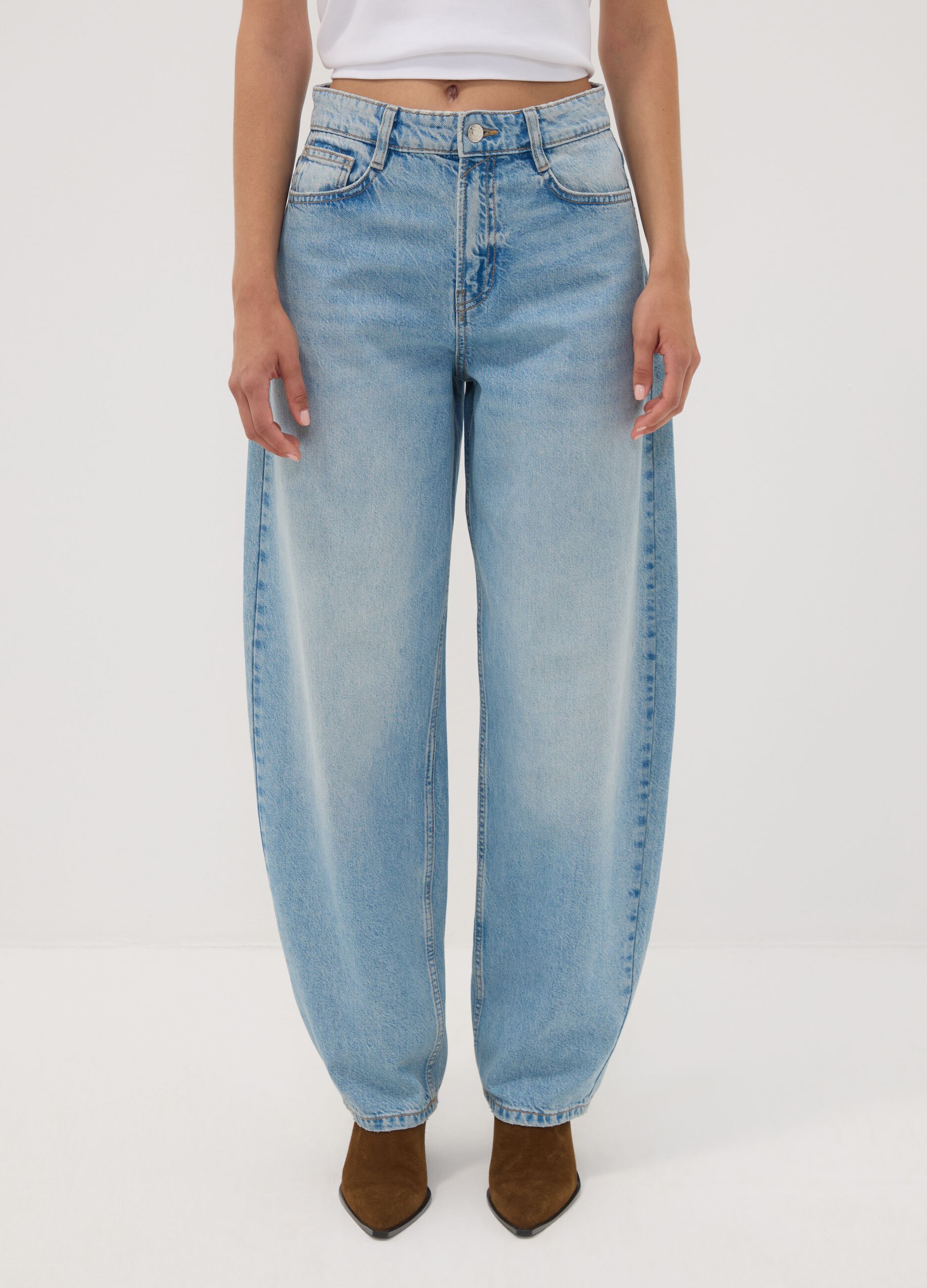 Light-wash pure cotton denim barrel-fit jeans
