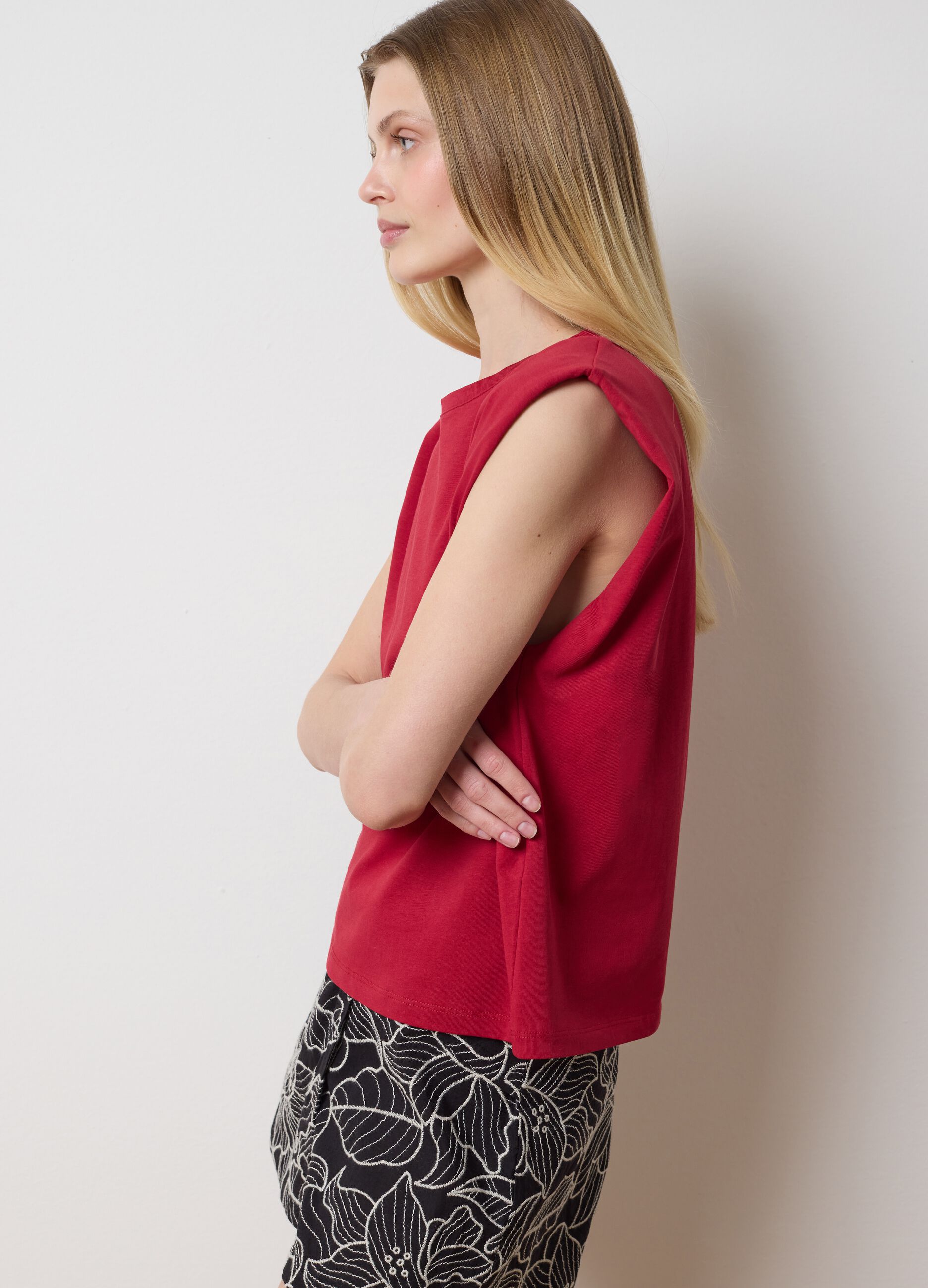 Red sleeveless boxy-fit T-shirt with spaghetti straps