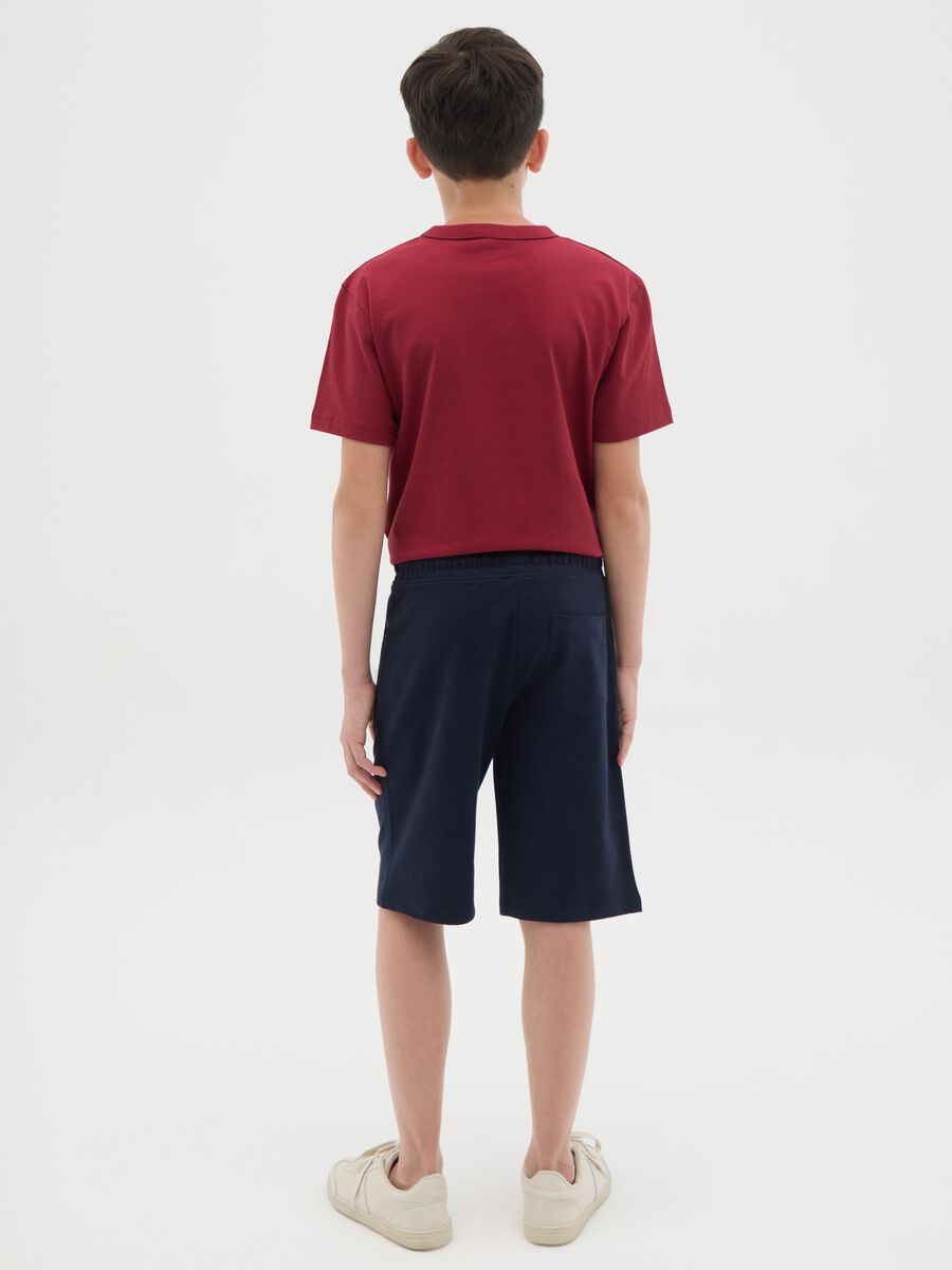 Blue Bermuda joggers with drawstring and "Long Beach" print_2