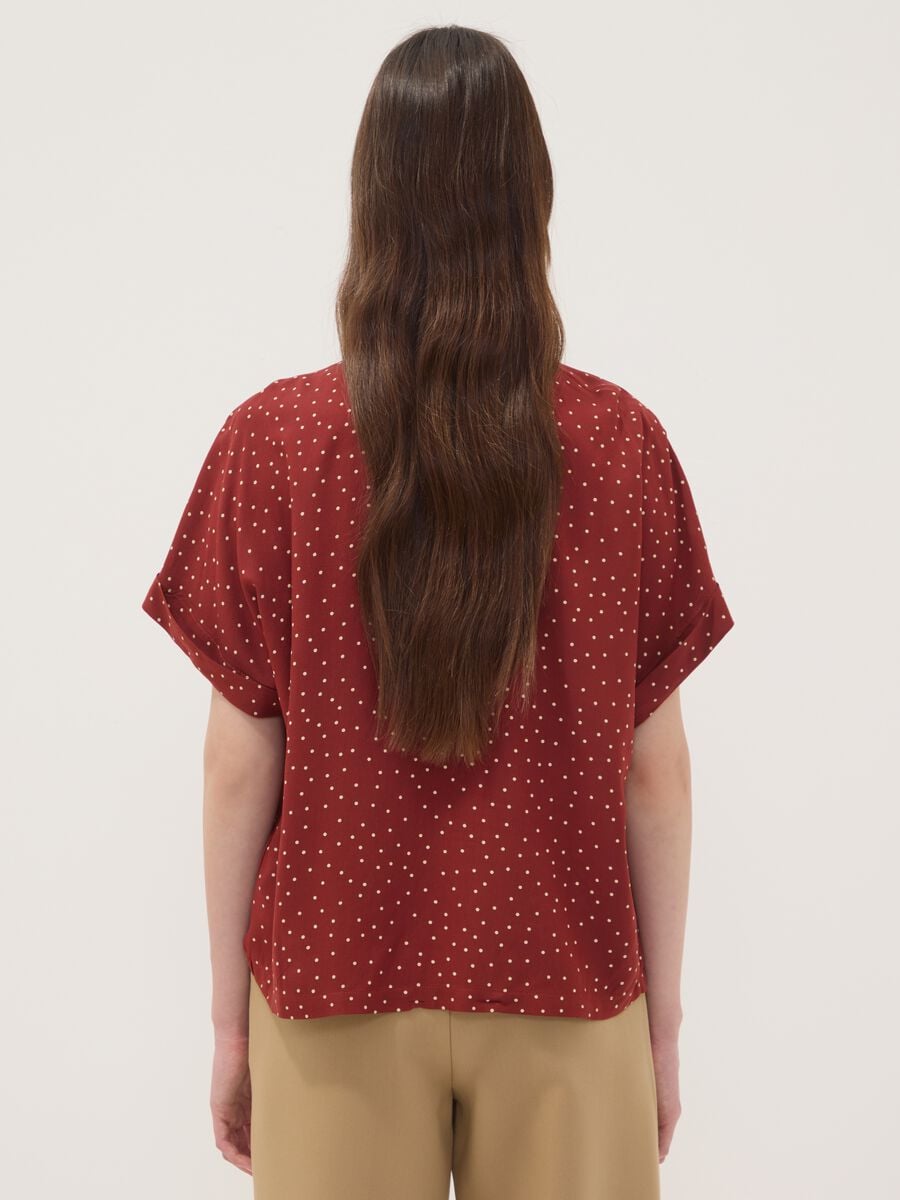 Camicia rossa a pois in pura viscosa a maniche corte over fit_3