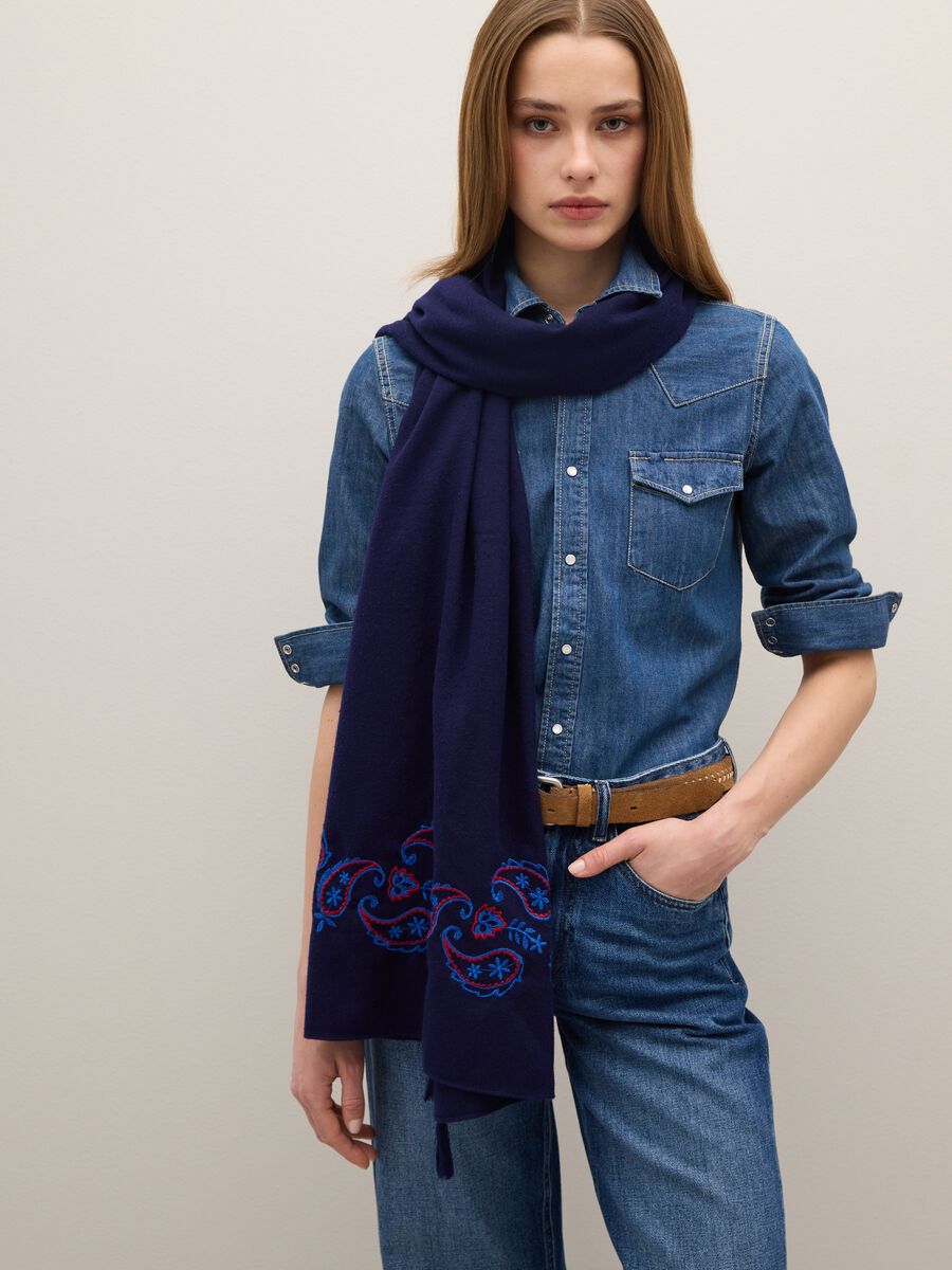 Blue scarf with paisley embroidery_1
