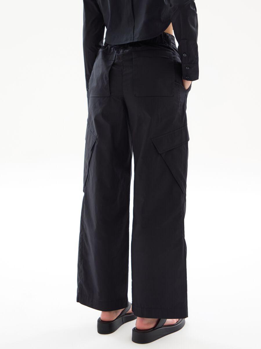 Light Wide-Leg Cargo Trousers Black_3