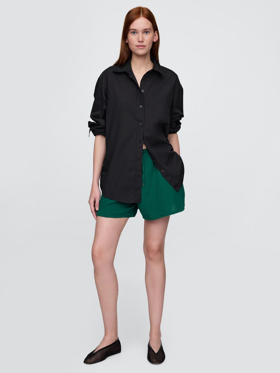 Green suit in lightweight fabric for summer 2025_4