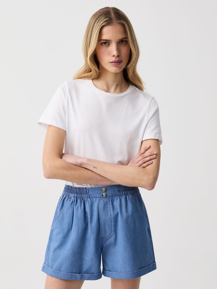 Fluid denim shorts with pockets_0