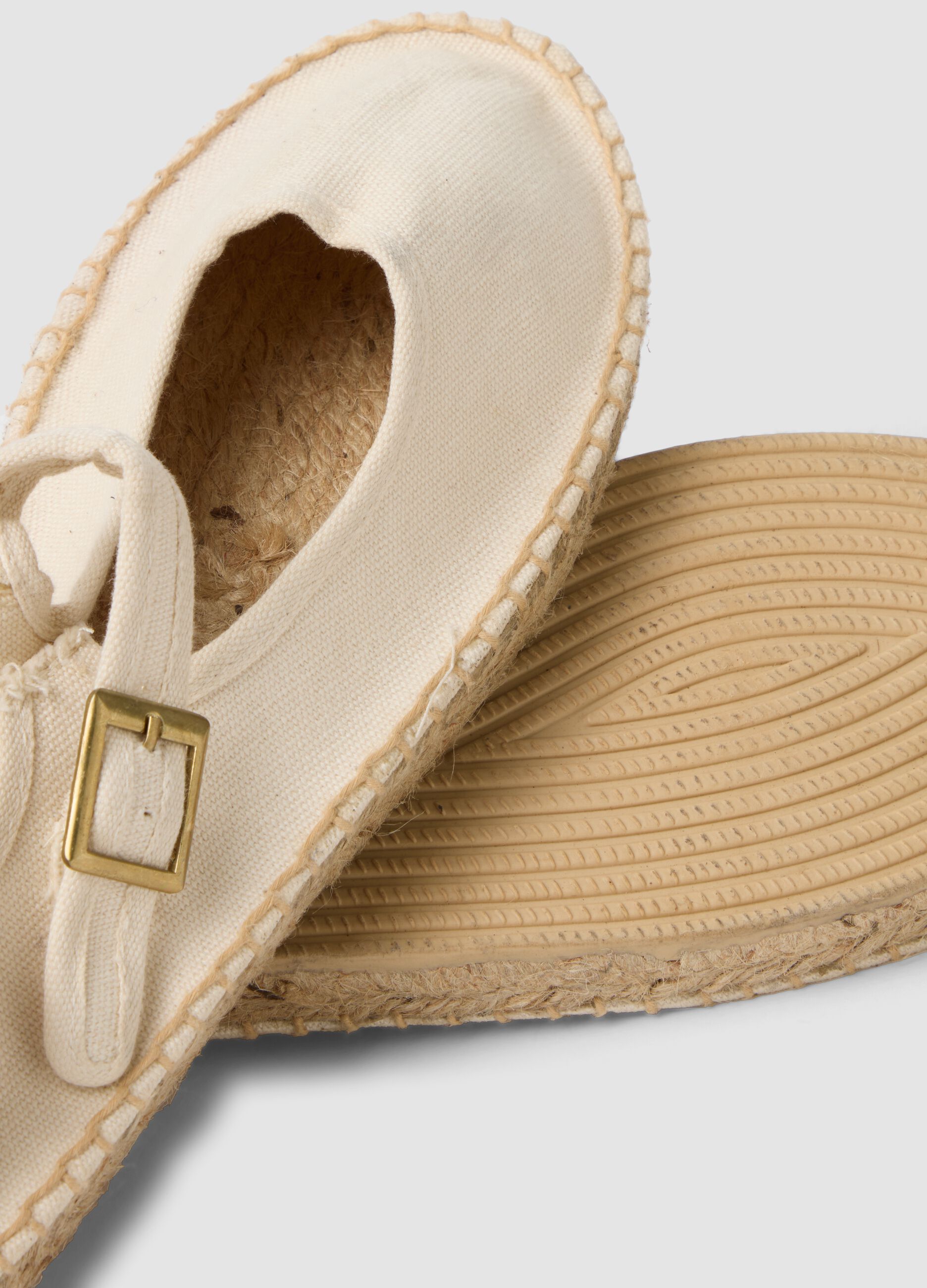 Beige espadrilles with strap and buckle