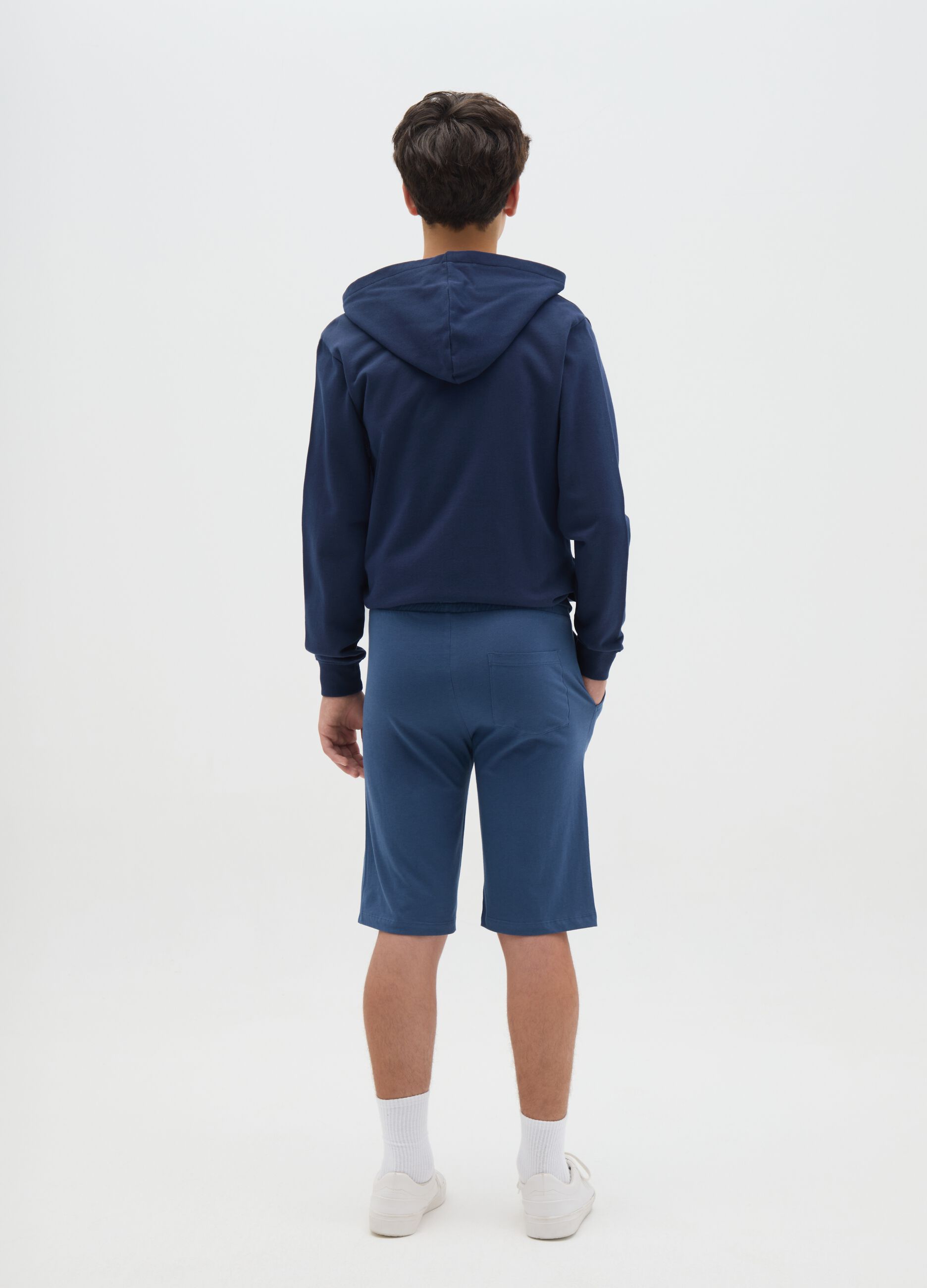 Blue cotton Bermuda shorts with drawstring and print