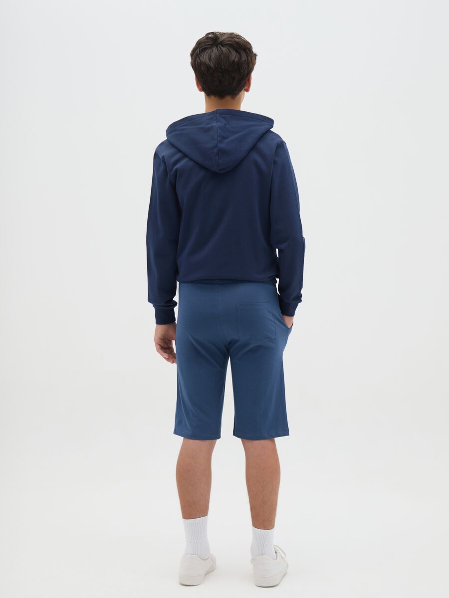Blue cotton Bermuda shorts with drawstring and print_1