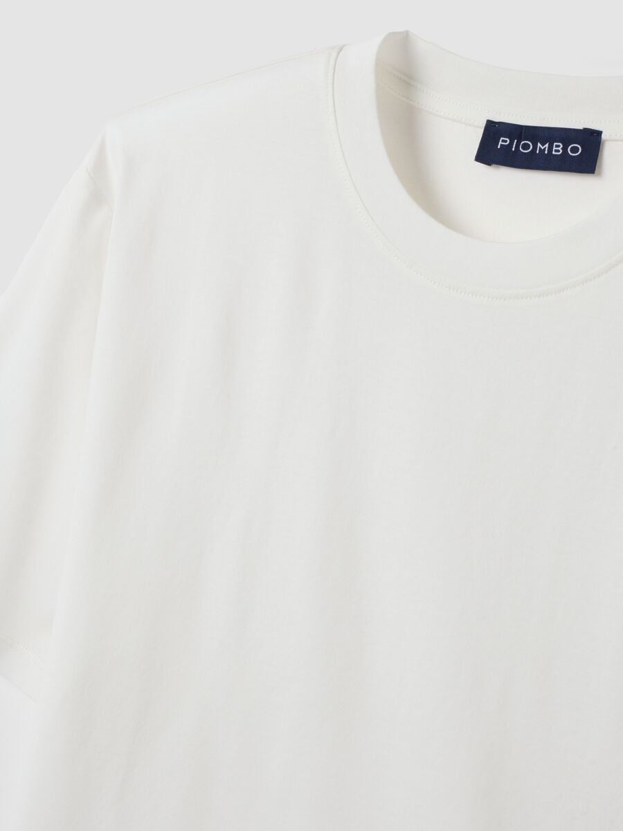 T-shirt bianca in jersey di puro cotone con girocollo relaxed fit_5