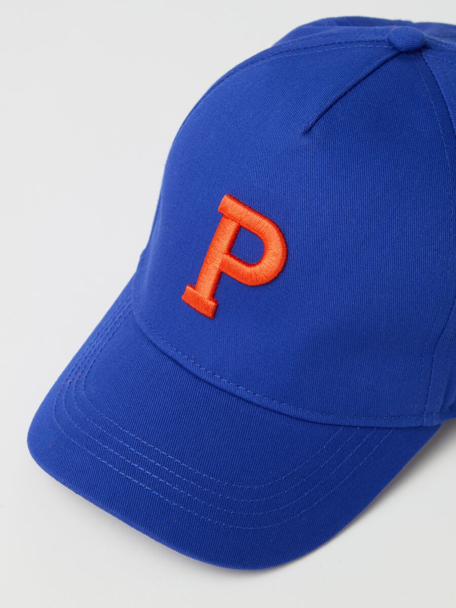 Baseball cap with embroidered logo_1