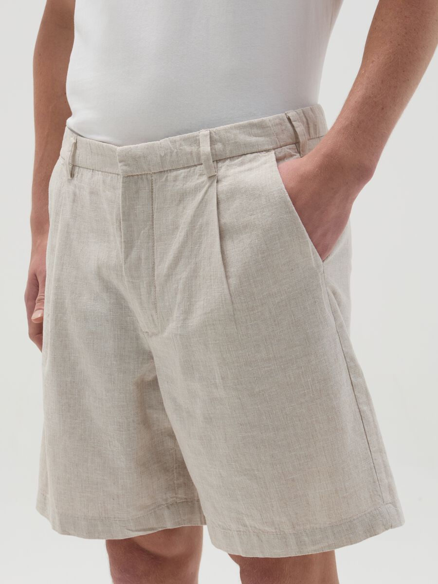 Chino Bermuda shorts with darts in cotton and linen_1