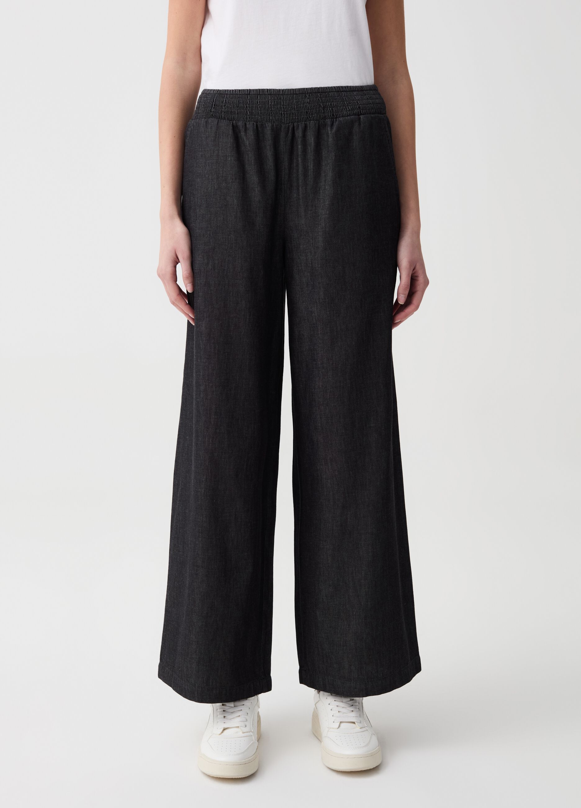 Wide-leg jeans in fluid fabric