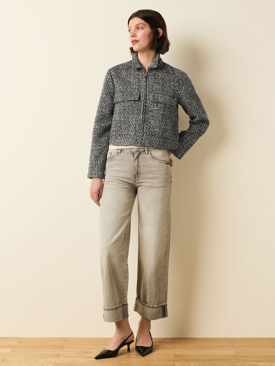 Short jacket in tweed with geometric weave_2