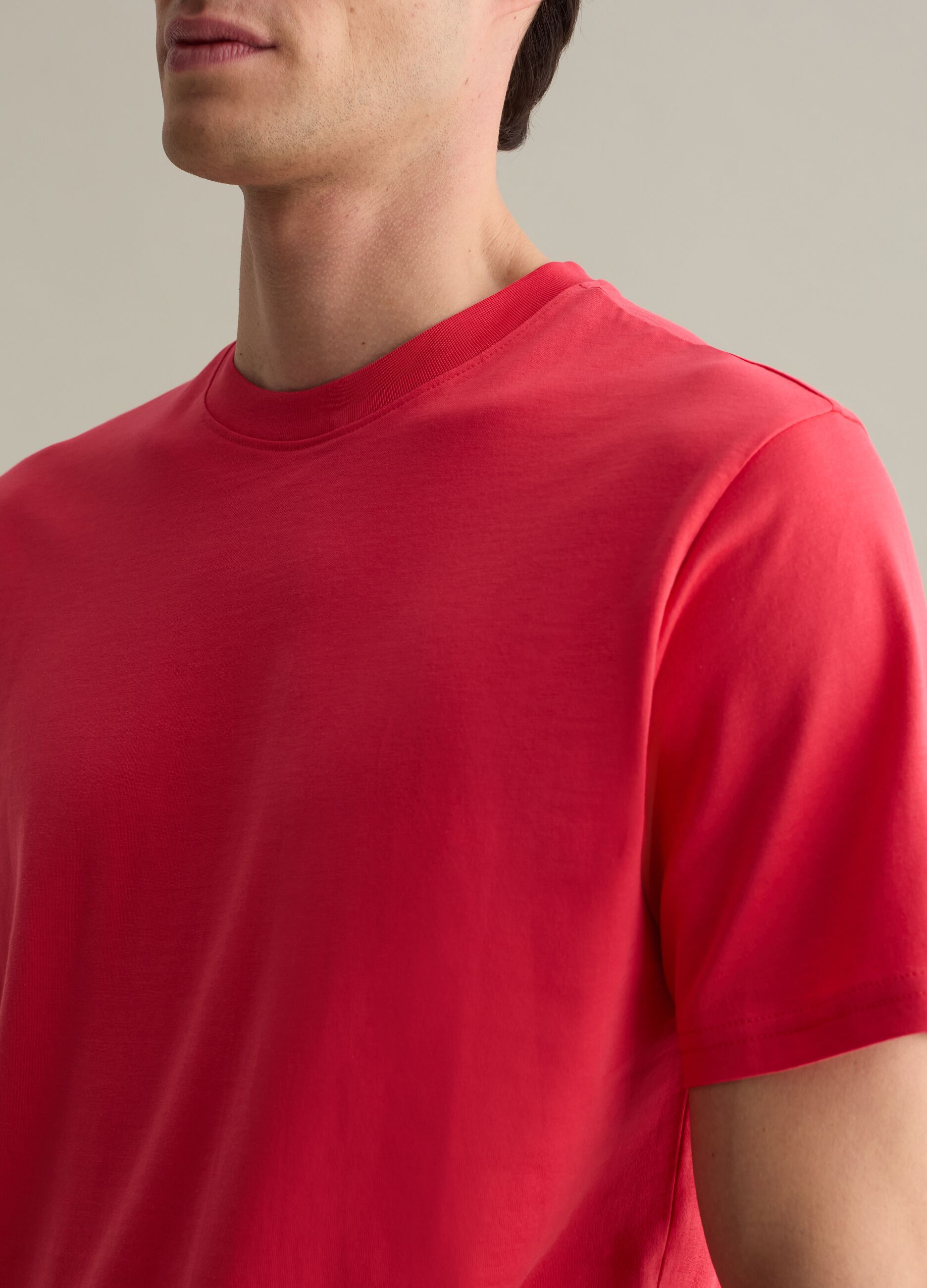 T-shirt girocollo in cotone tinta unita