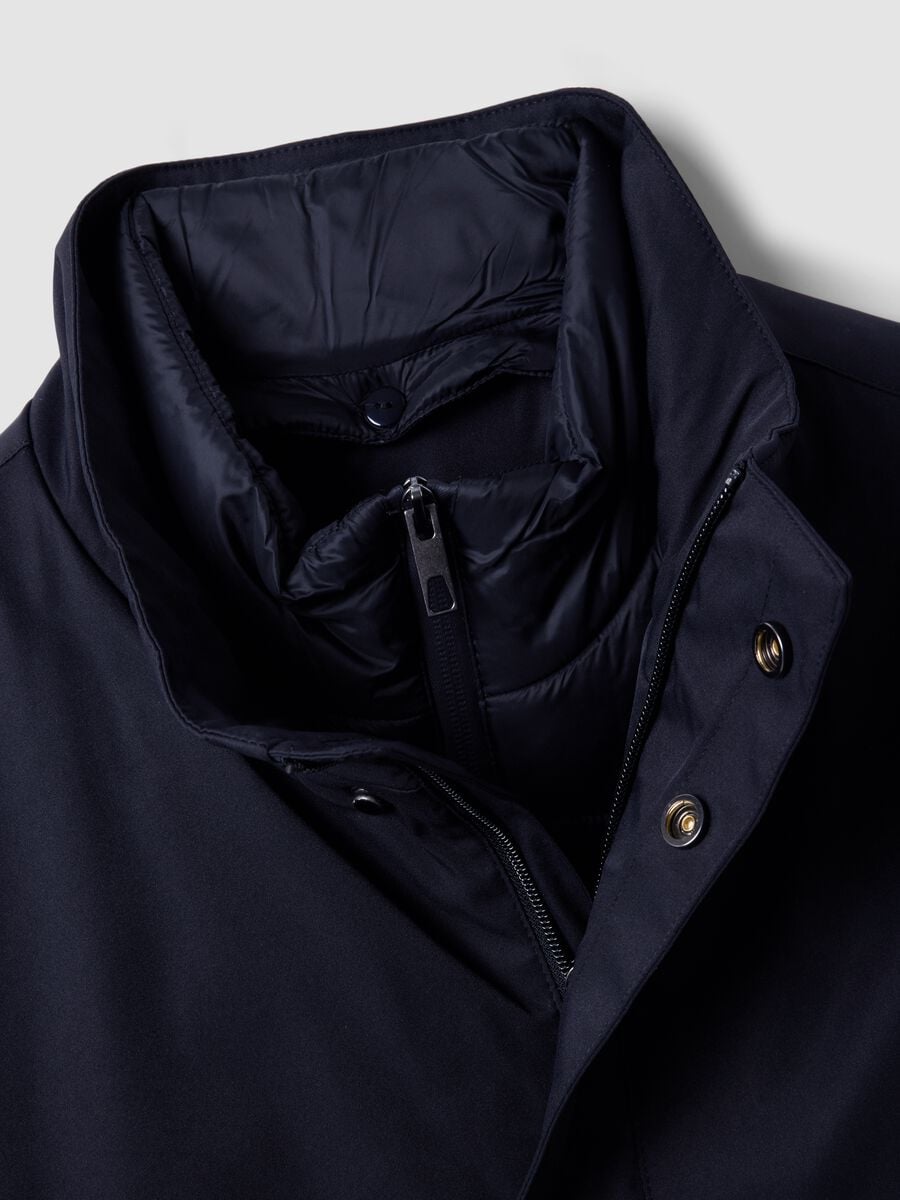 Cappotto blu imbottito regular fit con collo alto_5