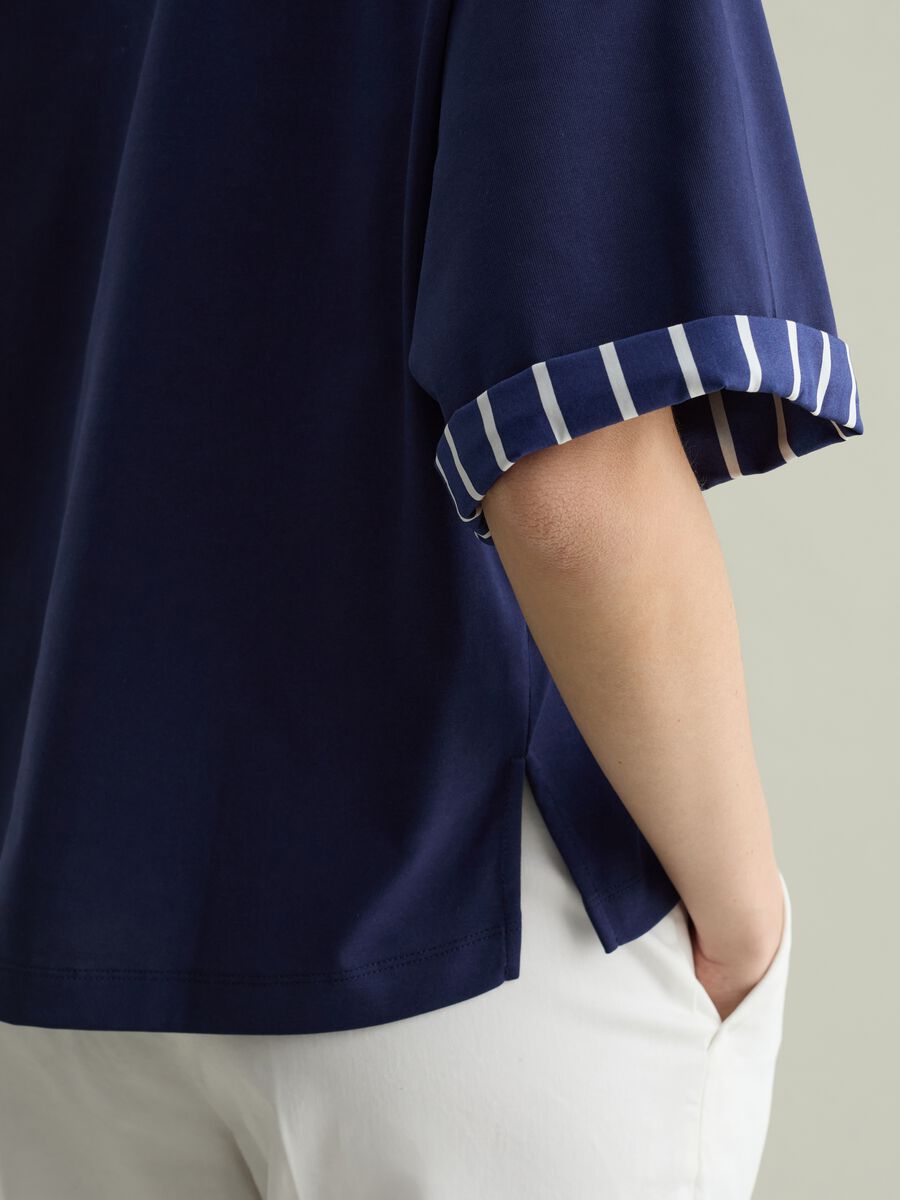 Oversized T-shirt with contrasting detail_2