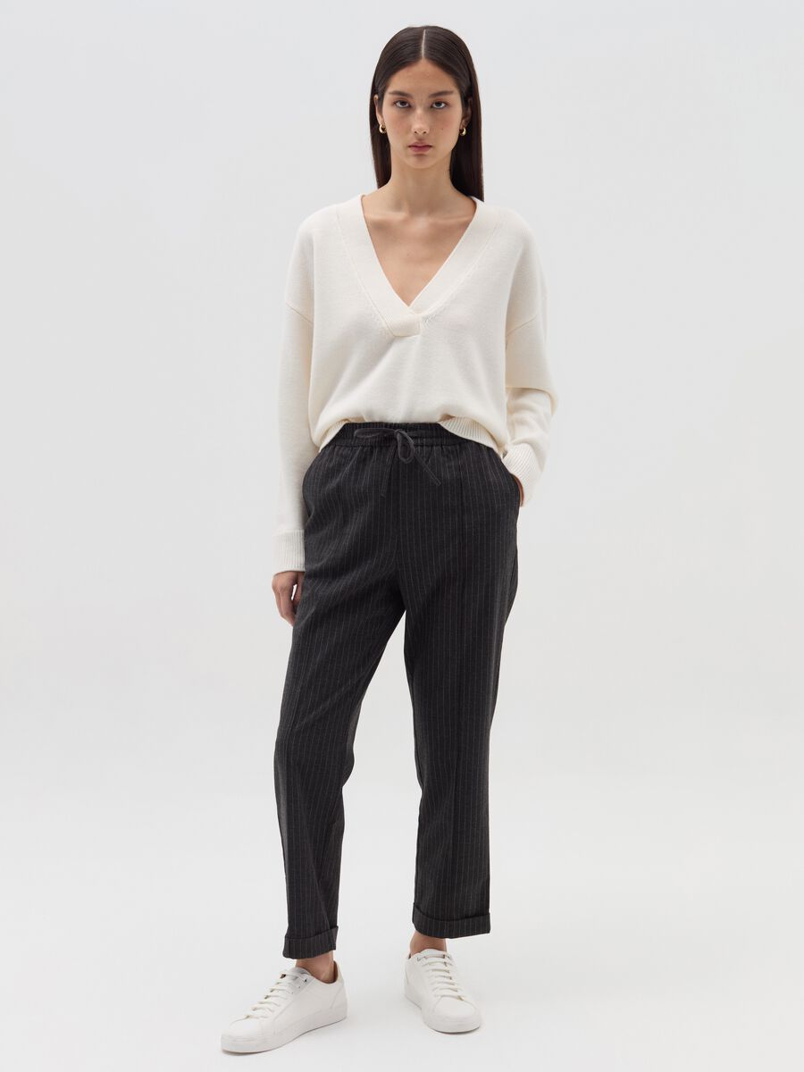 Pantalone carrot fit con risvolti_0