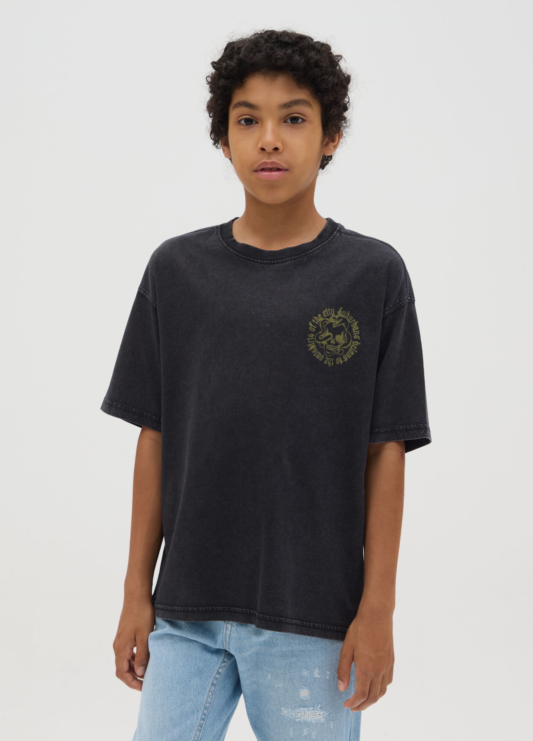 Boys’ black over-fit T-shirt in 100% cotton with graphic print