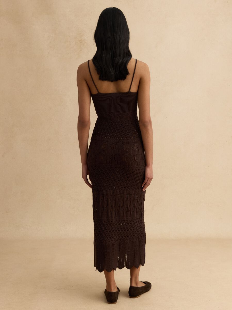 Abito in puro cotone marrone slim fit con lavorazione a maglia_2