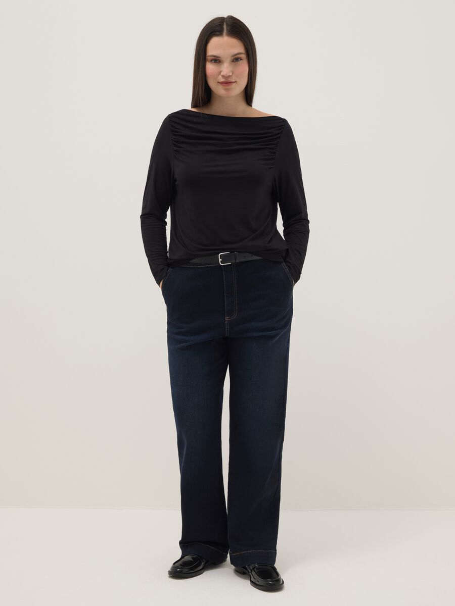 Maglia lunga in viscosa elasticizzata nera regular fit con collo a barca_1