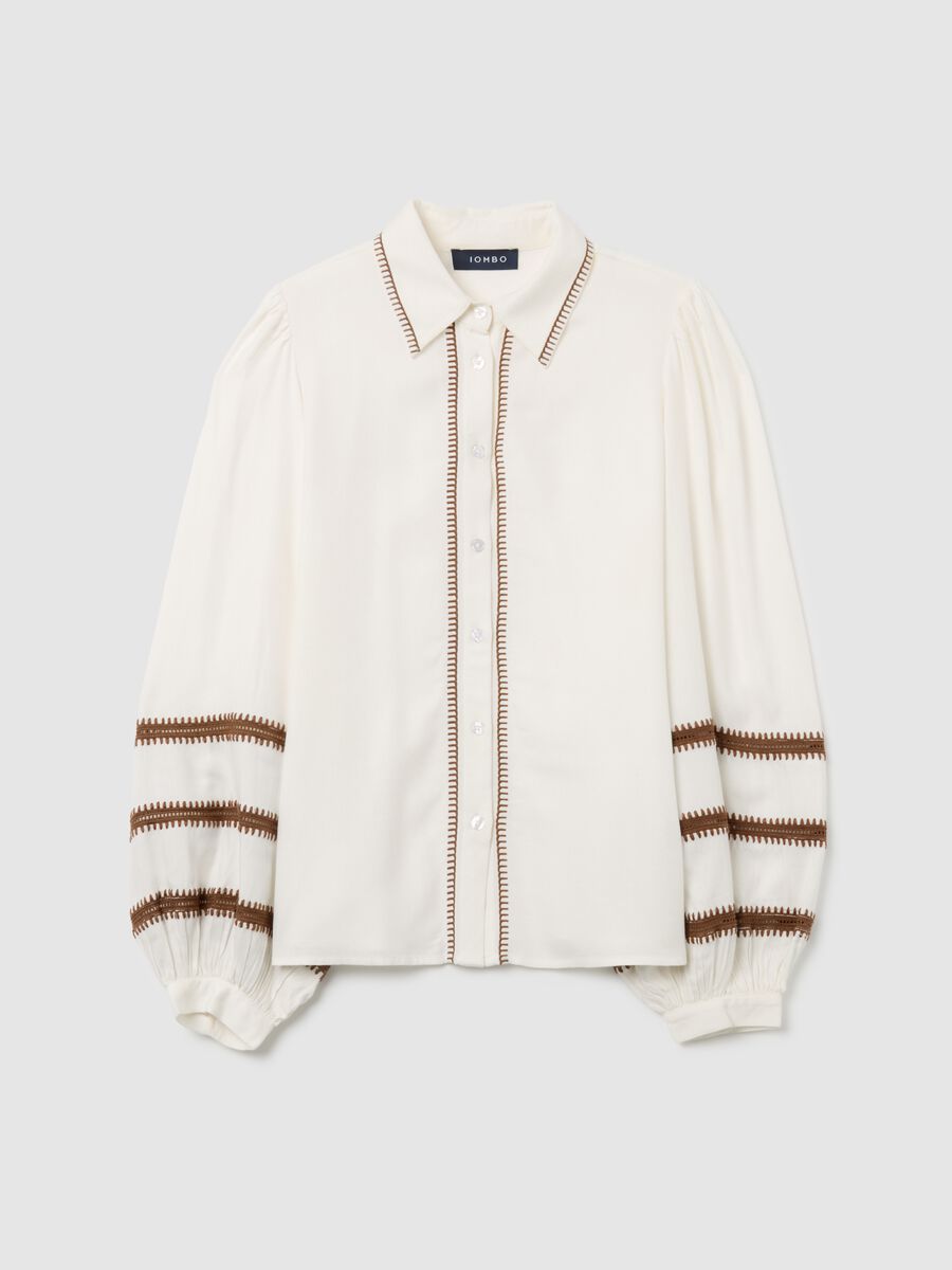 White regular fit shirt with embroidered details_4