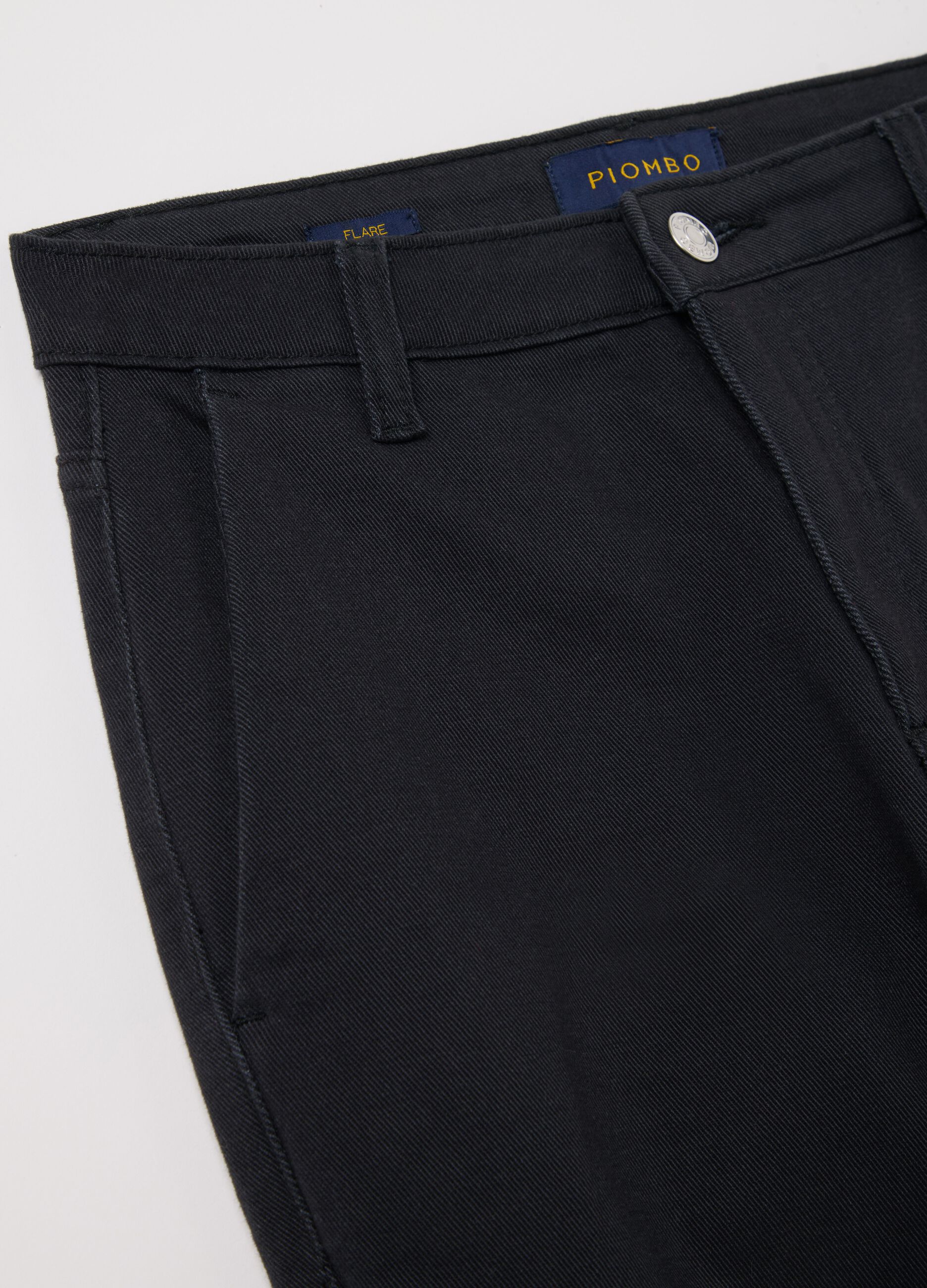 Pantalone chino flare fit in twill