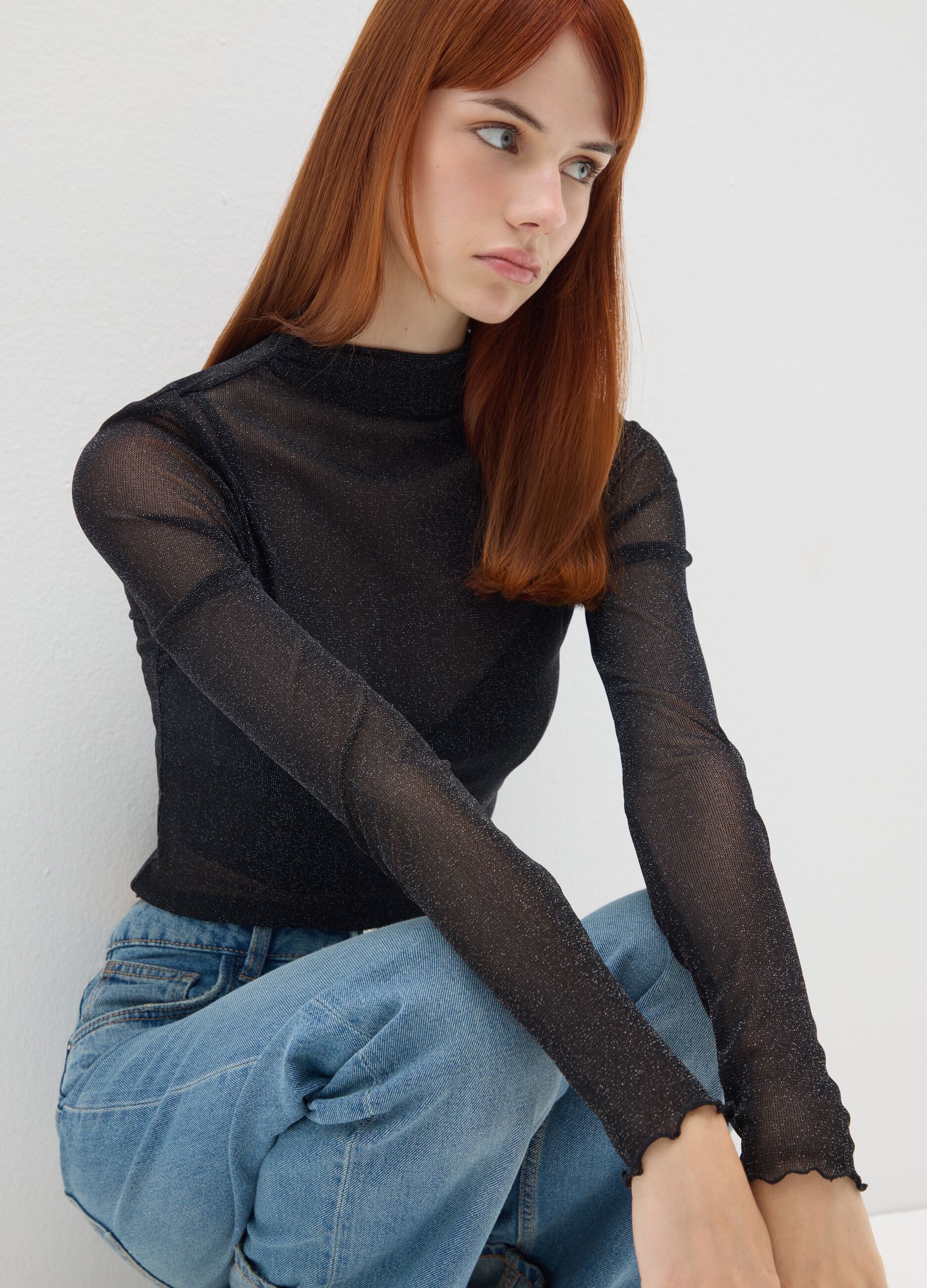 Maglia nera regular fit con maniche lunghe