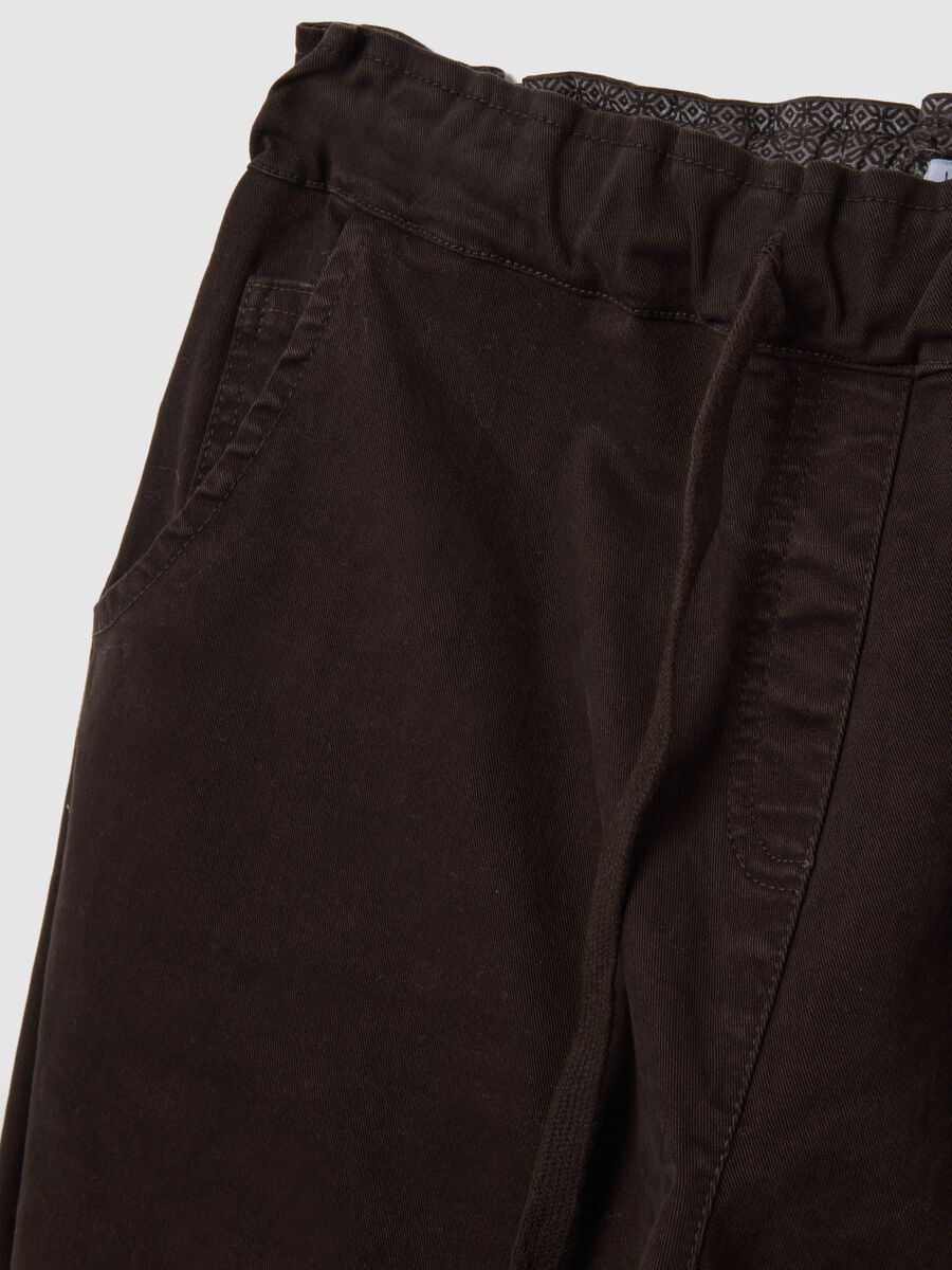 Pantaloni in cotone elasticizzato marroni regular fit_5