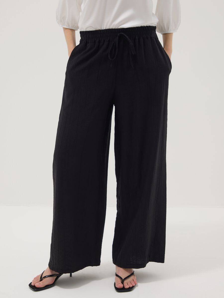 Black palazzo trousers in a viscose blend_2