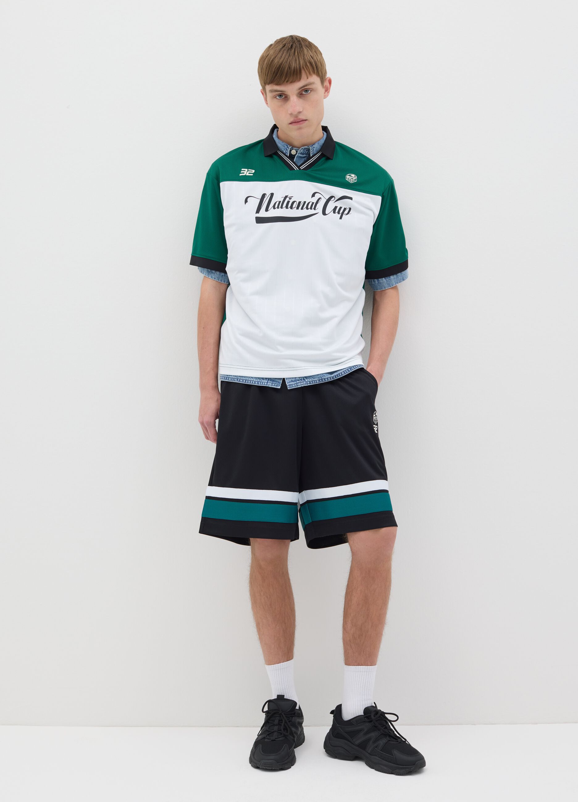 T-shirt bianca e verde con stampa