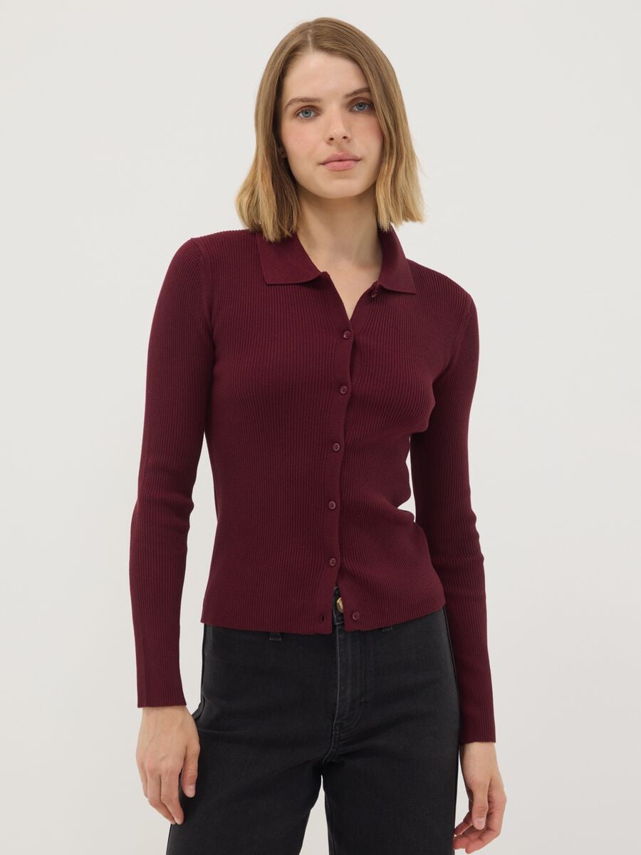 Cardigan fitted rosso a coste in misto viscosa con colletto polo_0