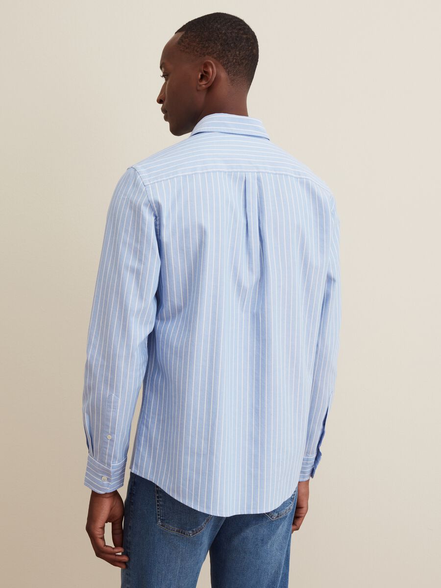 Camicia in cotone oxford a righe con tasca_2
