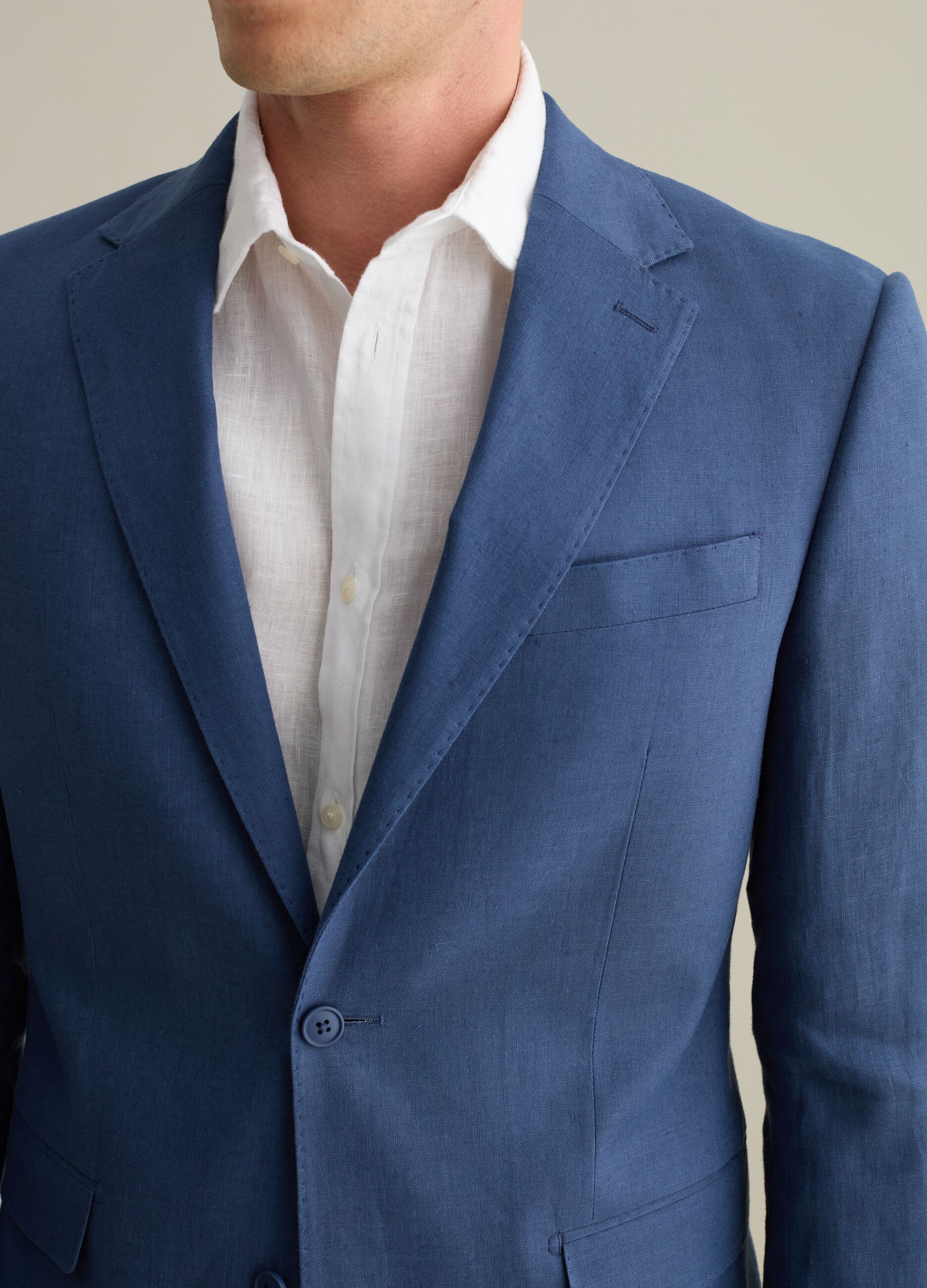 Contemporary regular-fit single-breasted blazer in linen