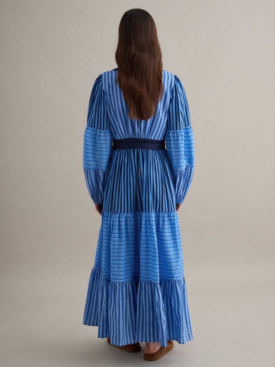 Vestito in puro cotone a righe multicolor regular fit con scollo a V_3