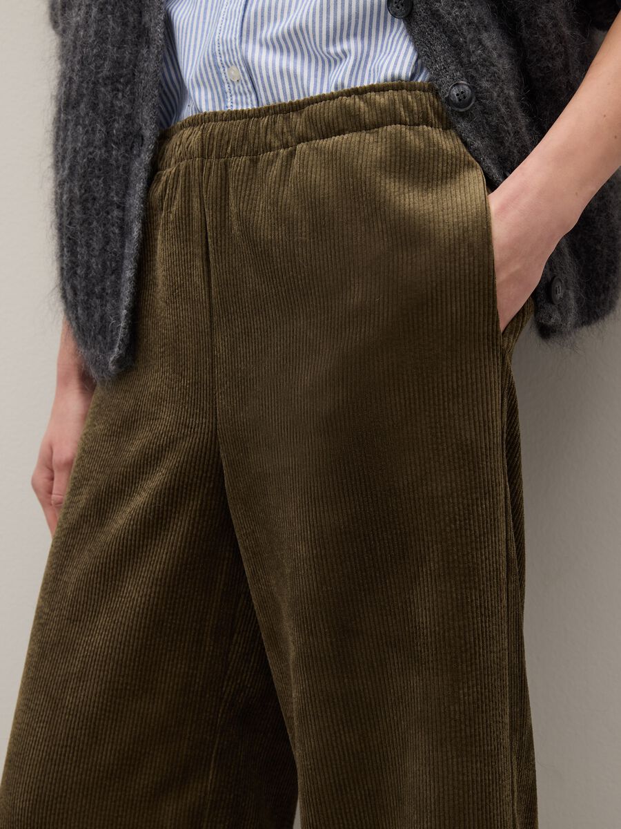 Pantaloni verdi in puro cotone a costine regular fit_3