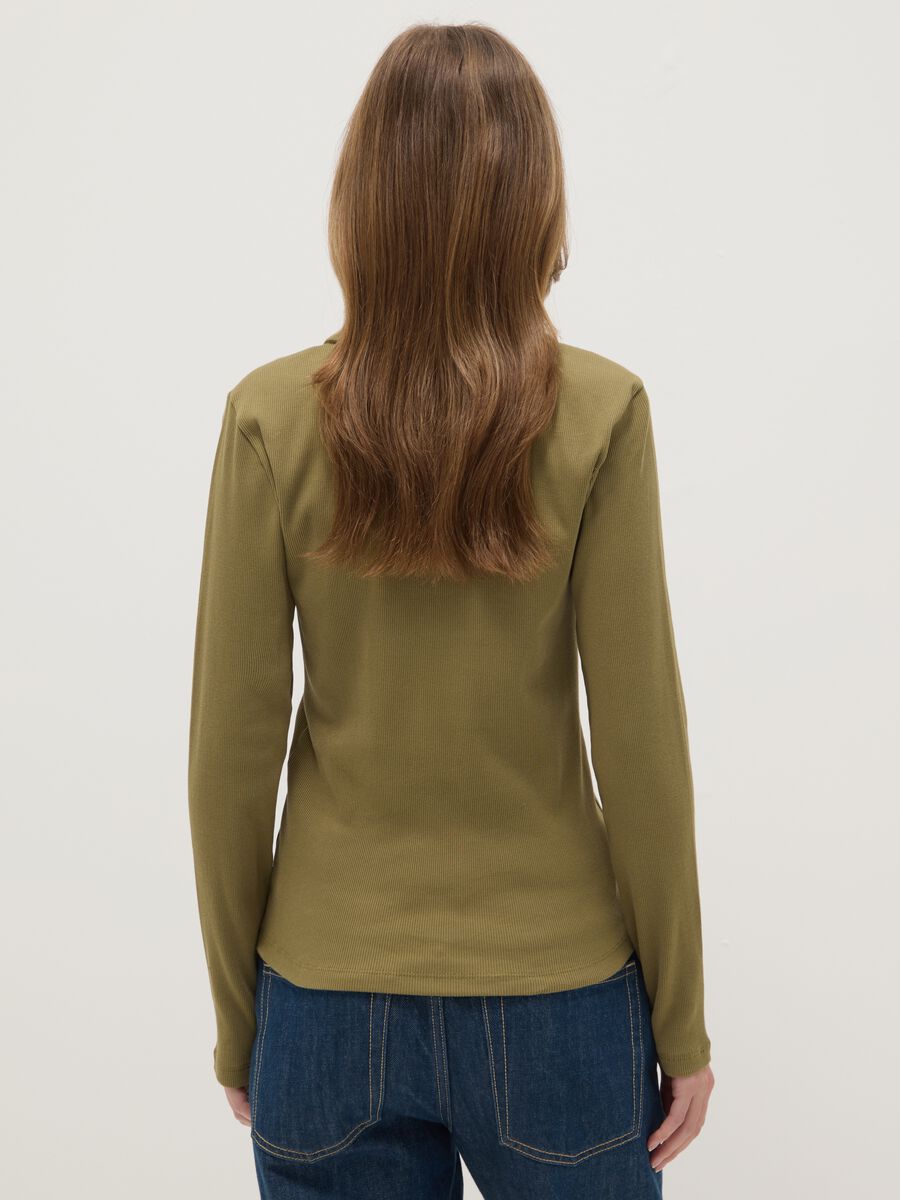 Green long-sleeve polo with V-neck in pure cotton regular fit_2