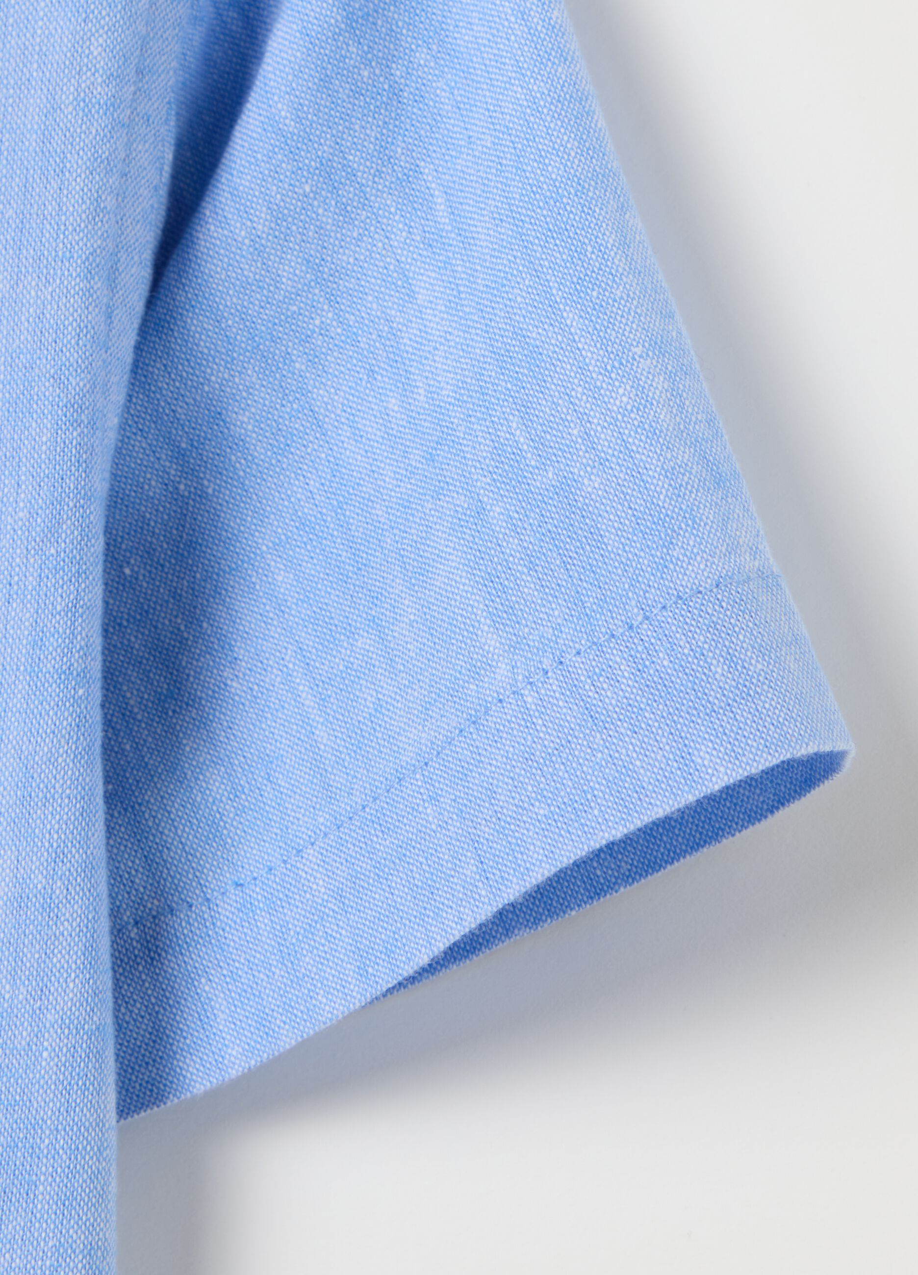 Regular fit azure linen kids' shirt with pointed collar and short sleeves
