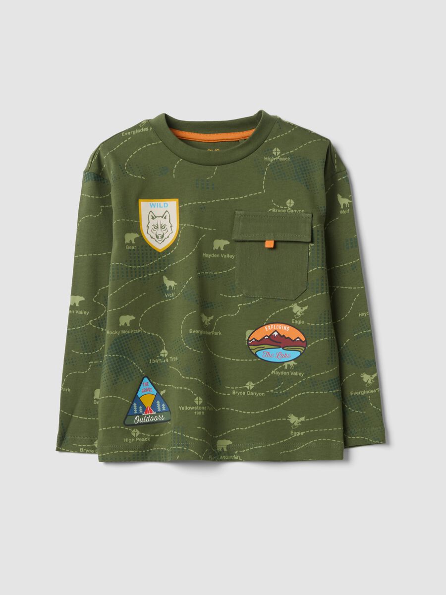 T-shirt over verde in puro cotone con patch decorative_0