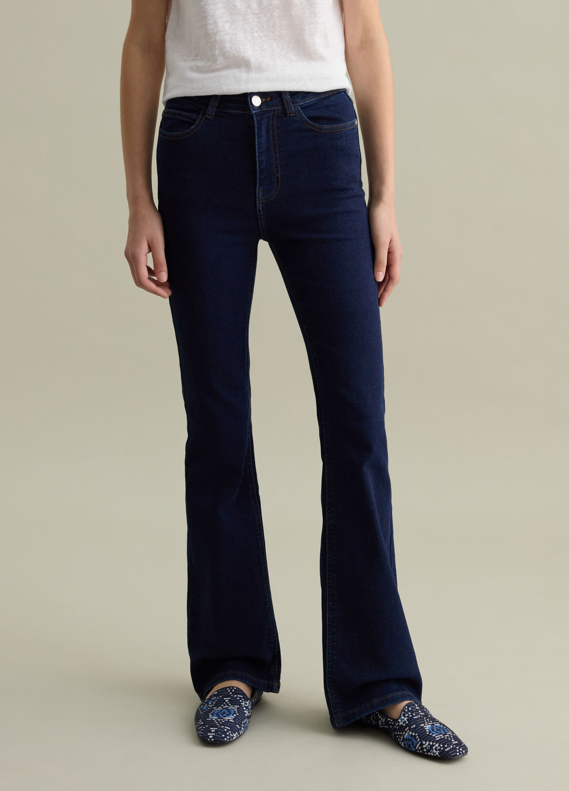 Flare-fit jeans with five pockets