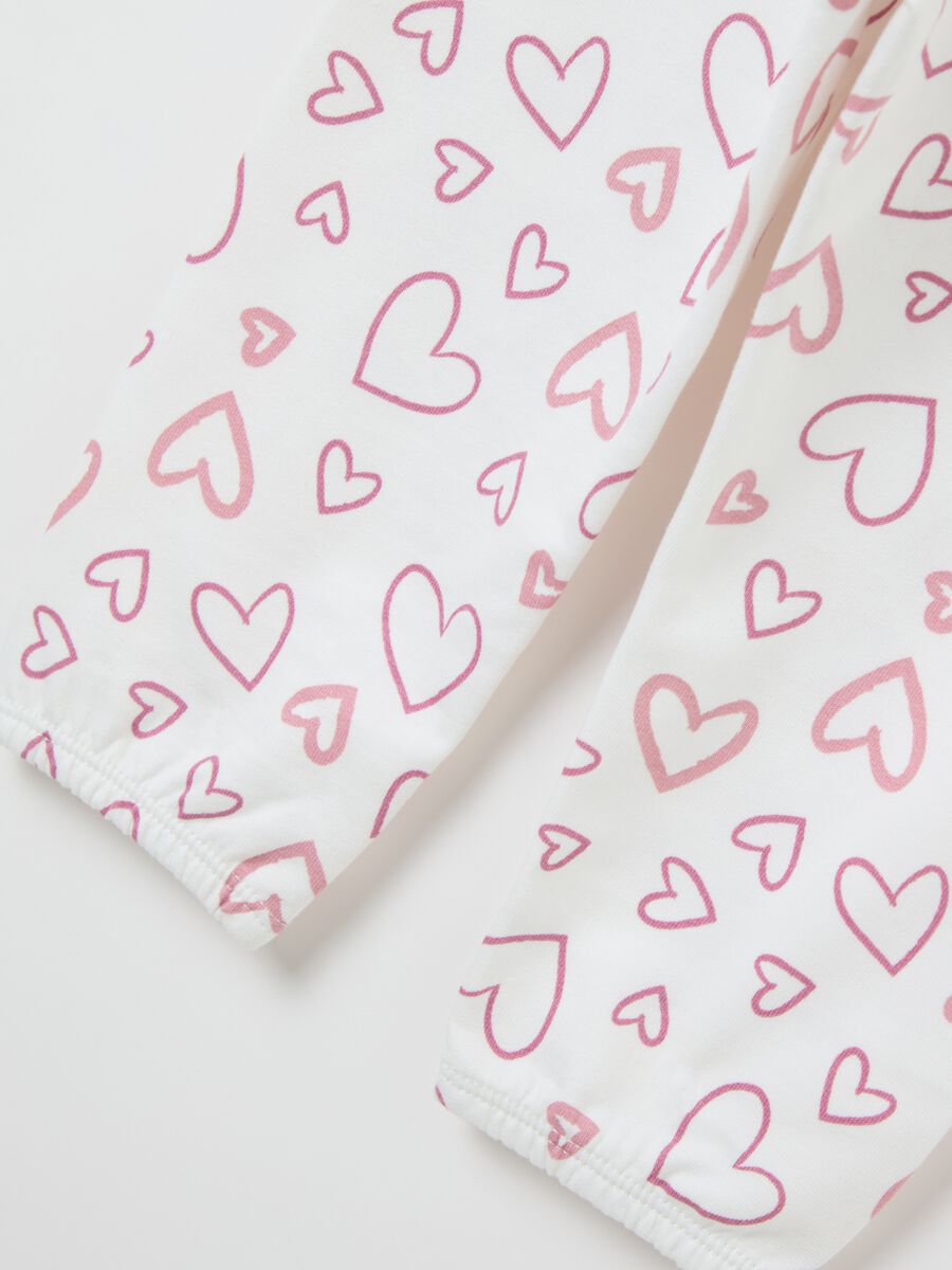 Pyjamas in organic cotton with hedgehog and hearts print_3