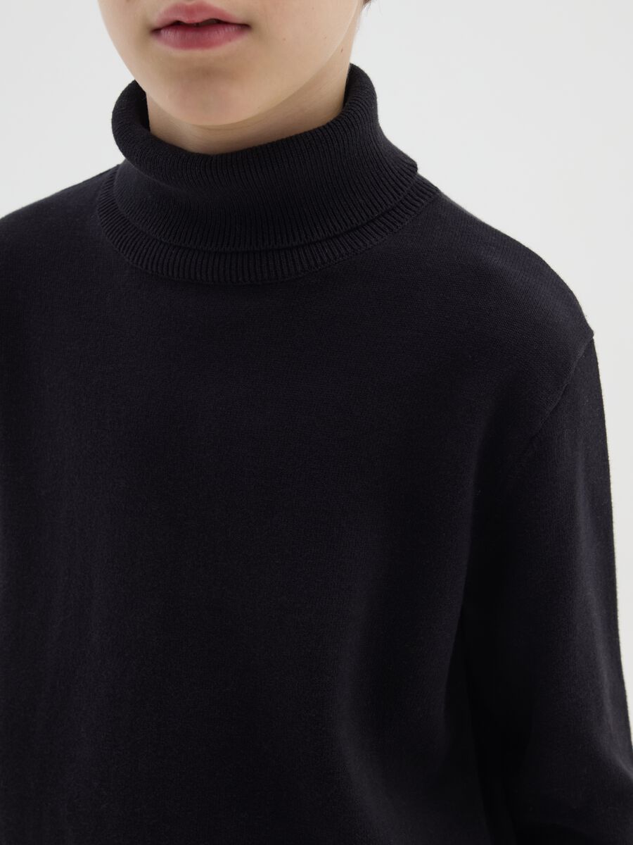 Maglione nero a collo alto da ragazzo in puro cotone regular fit_2