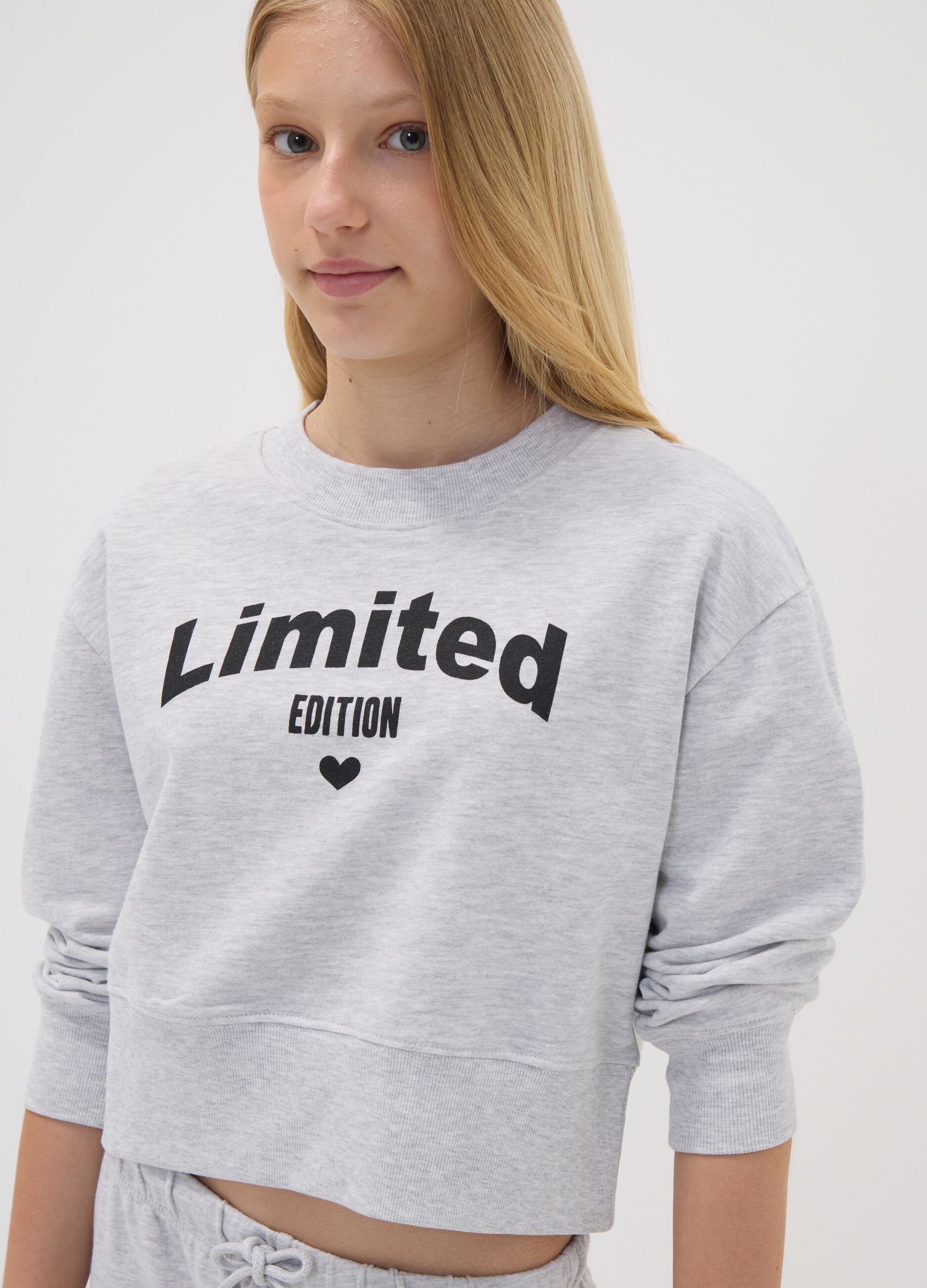 Grey organic cotton sweatshirt with front print for girls