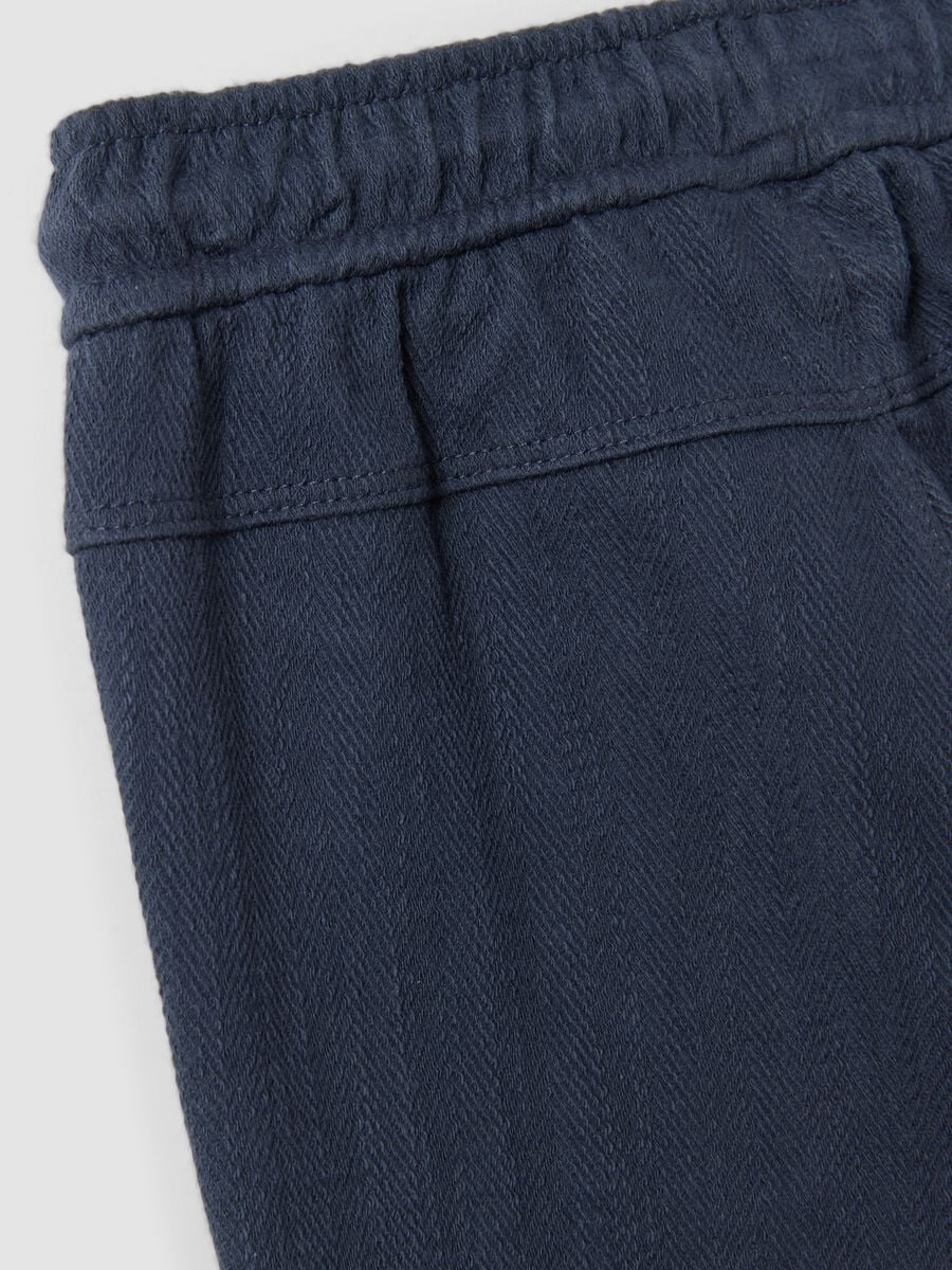 Pantaloni jogger grigi in cotone elasticizzato per bimbo over fit_3