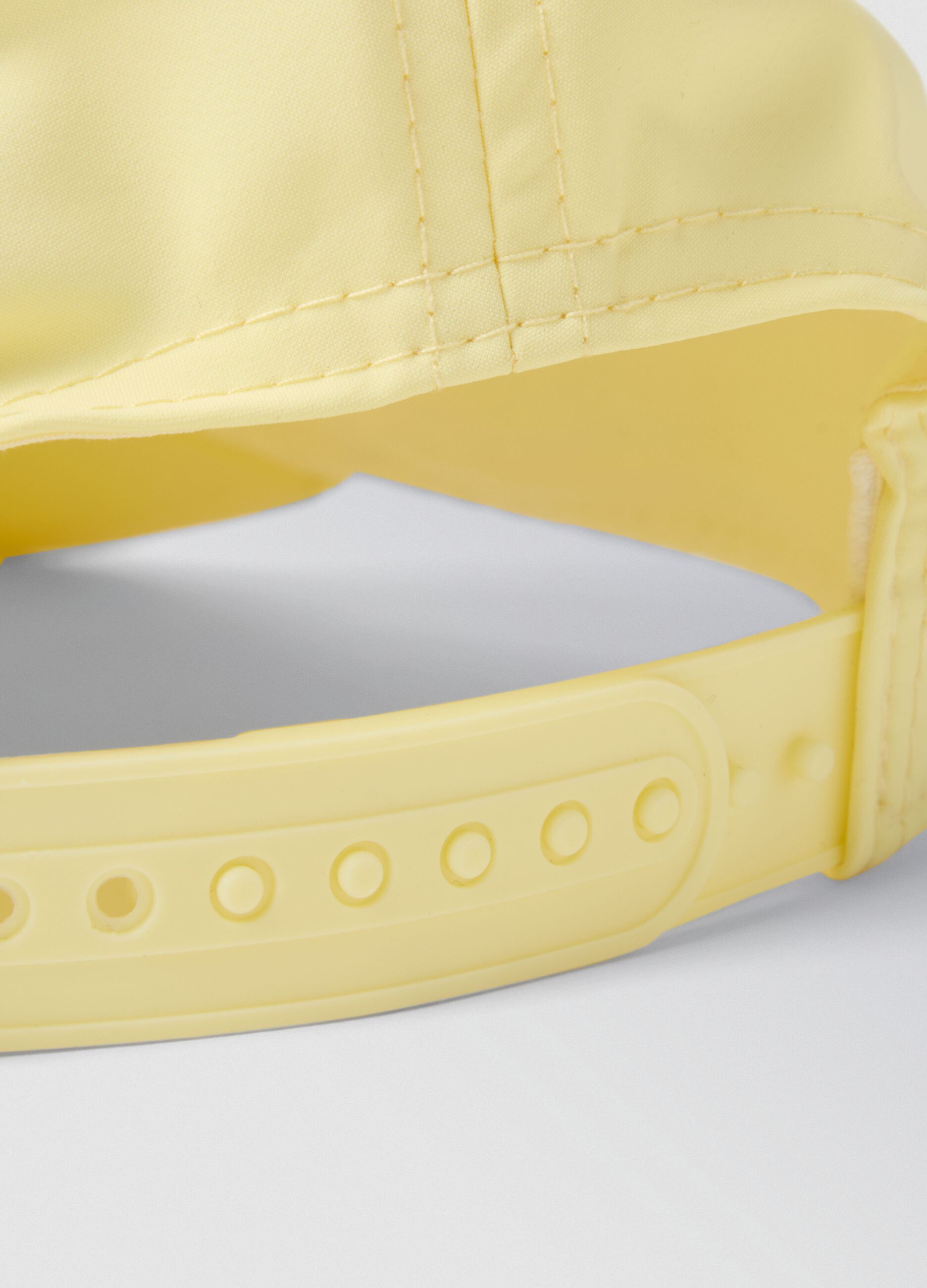 Cappellino sportivo giallo in tessuto elasticizzato con visiera ALTAVIA COURT