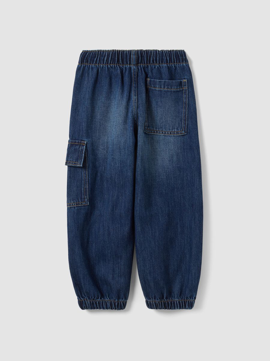 Jogger denim blu in misto cotone e viscosa con tasche cargo relaxed fit_1
