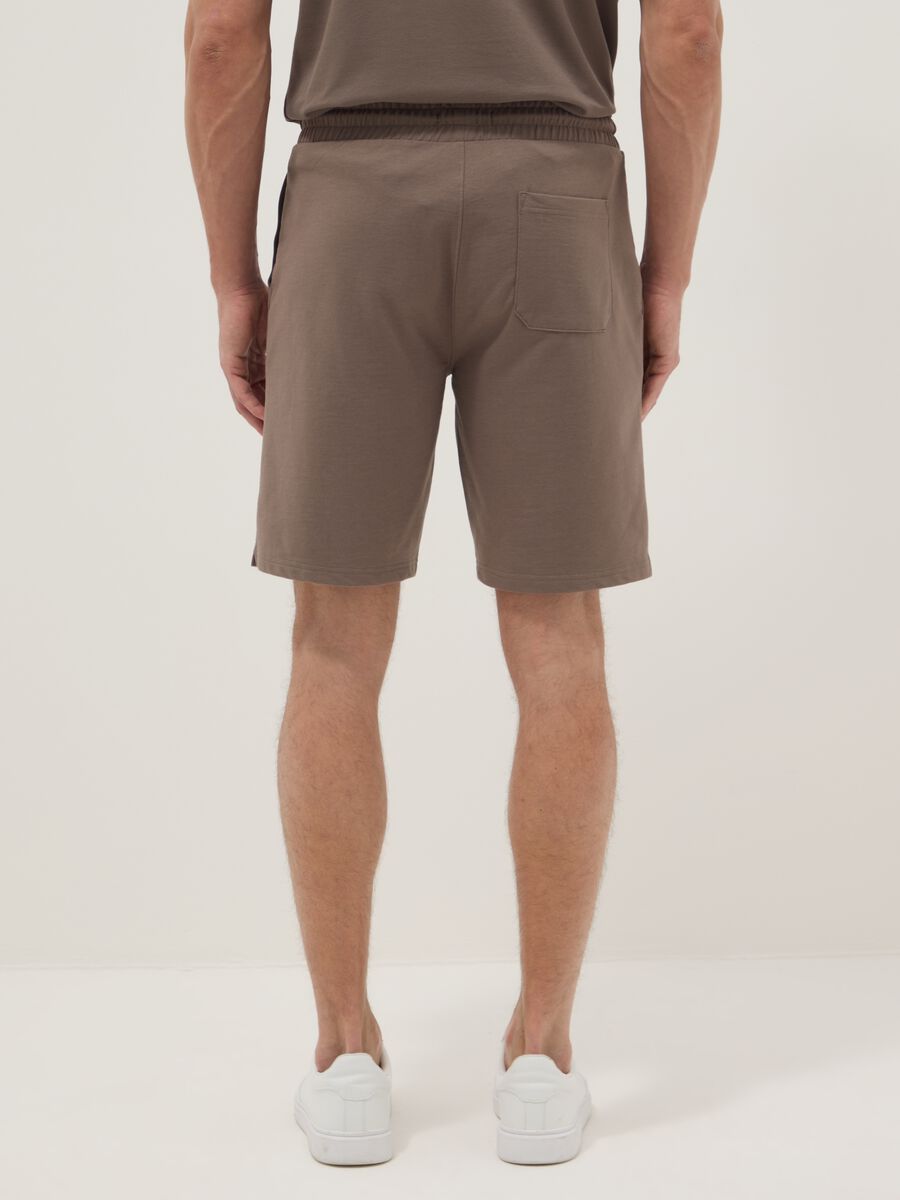 Brown cotton blend regular fit shorts_2