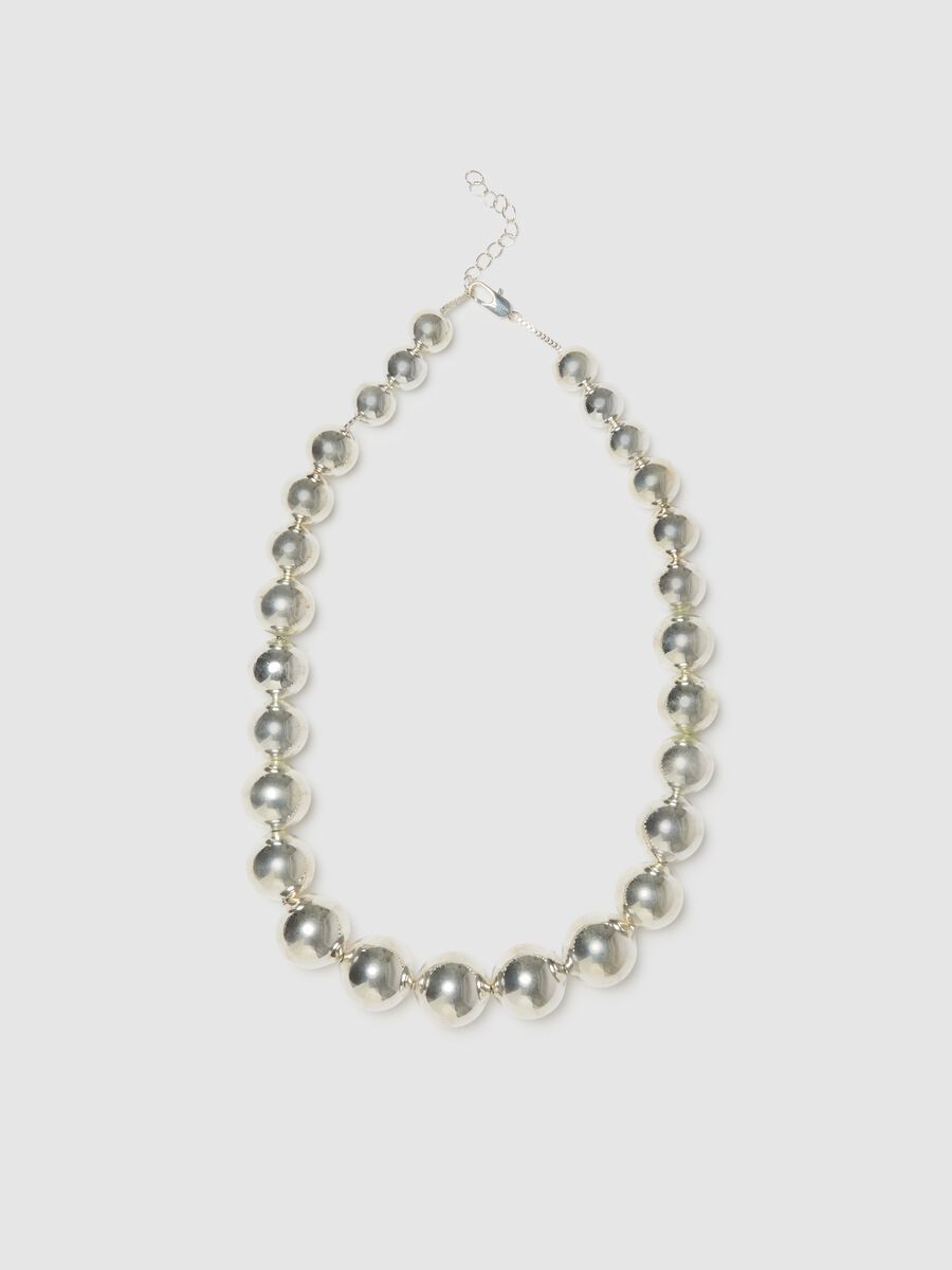Grey silver necklace with shiny pearls_0