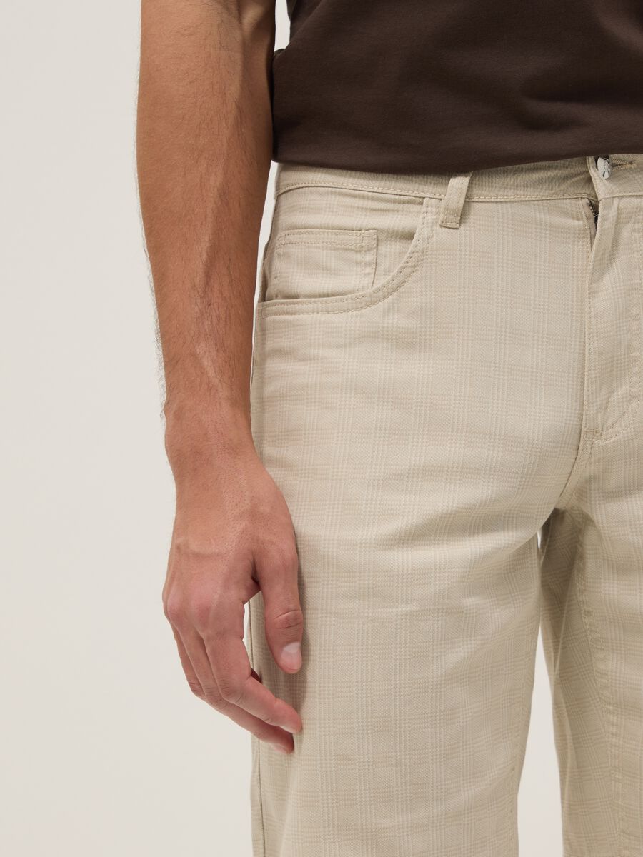 Beige pure cotton regular-fit Bermuda shorts_3