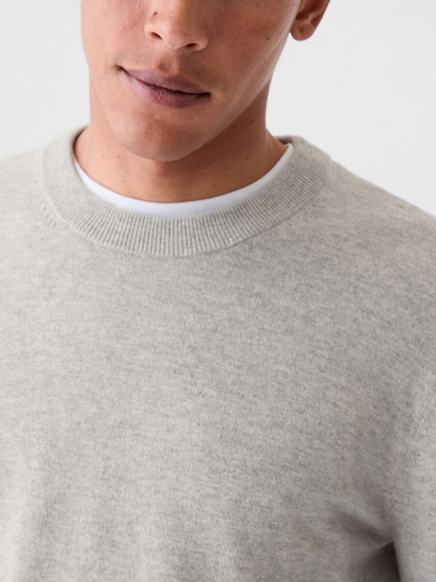 Round neck pullover_3