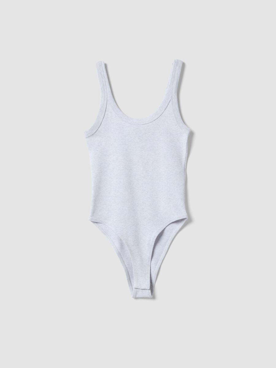 Grey ribbed stretch cotton bodysuit with wide neckline_0