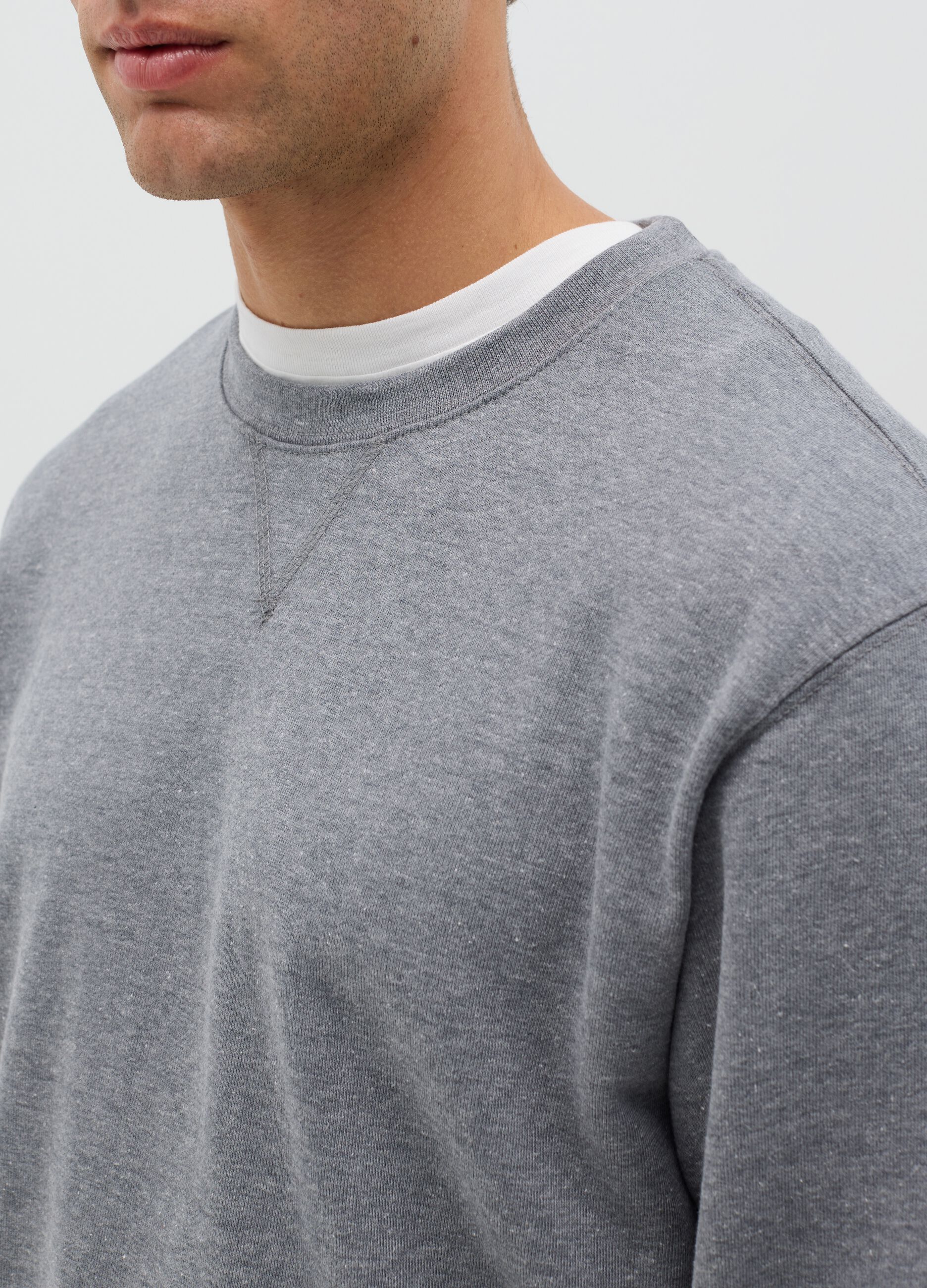 Oversized sweatshirt with round neck